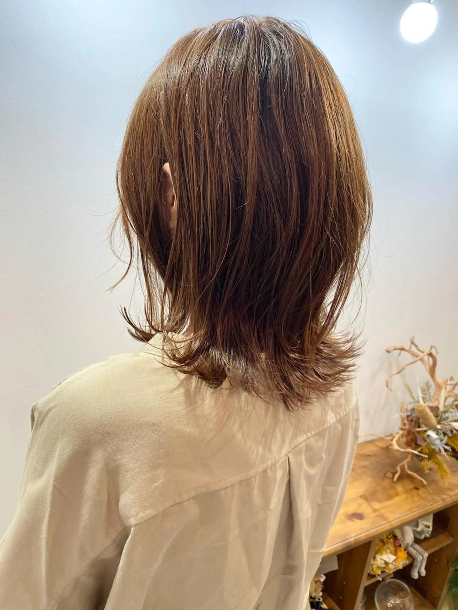 ミディアム くびれヘア Hikari /赤み消しカラーのヘアスタイル