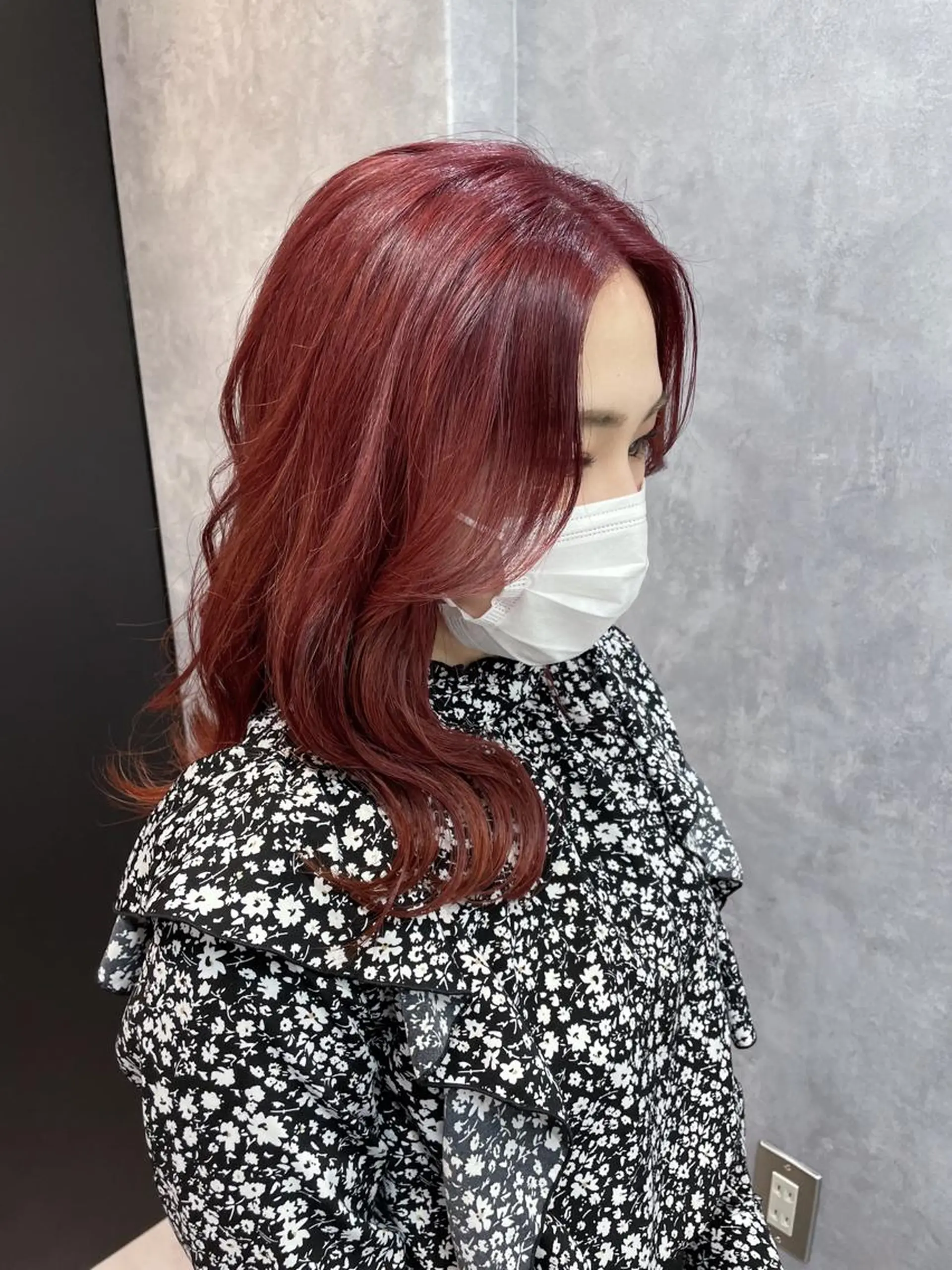 セミロング カラー ブリーチ レッドカラー バイオレットカラー カット ヘアカラー トリートメント _WHITE 天神店 YUMEKA🐻のヘアスタイル