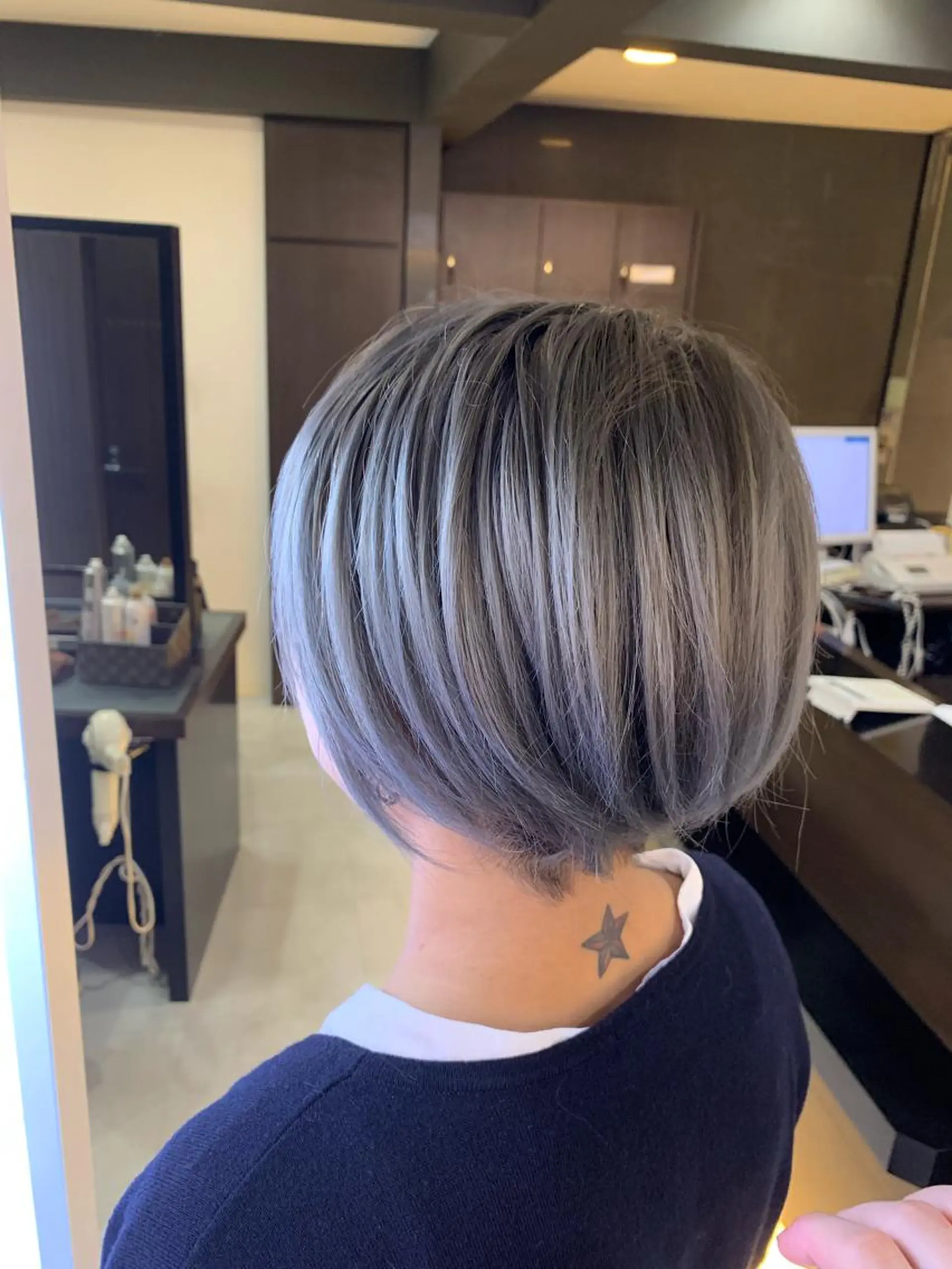 ショート カラー シルバー ヘアカラー トリートメント ✂️大門 巧✂️ LAFF難波店のヘアスタイル