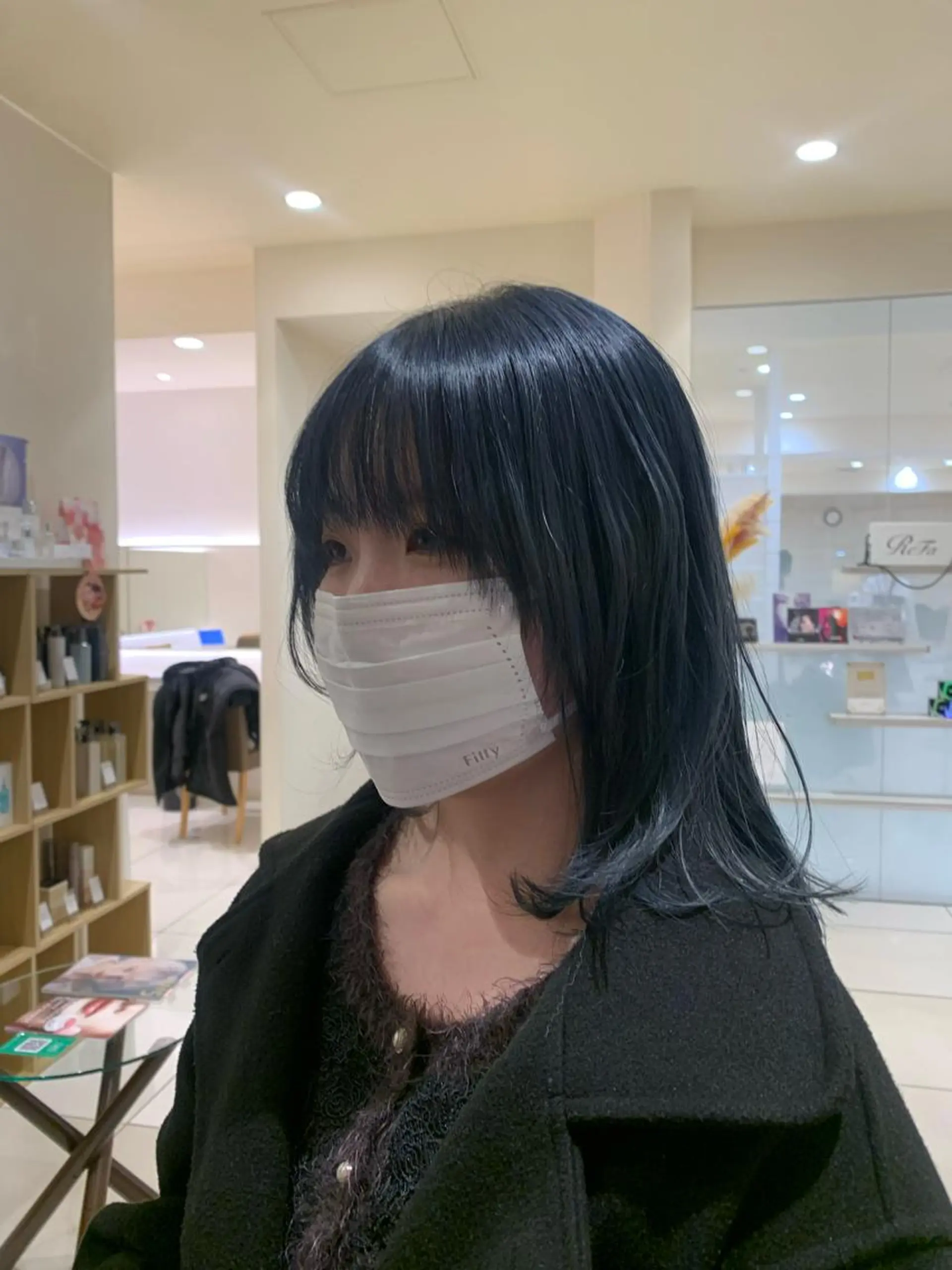 ミディアム レイヤーカット カット ヘアカラー 韓国レイヤー🪽 耳ツボジュエリーのヘアスタイル