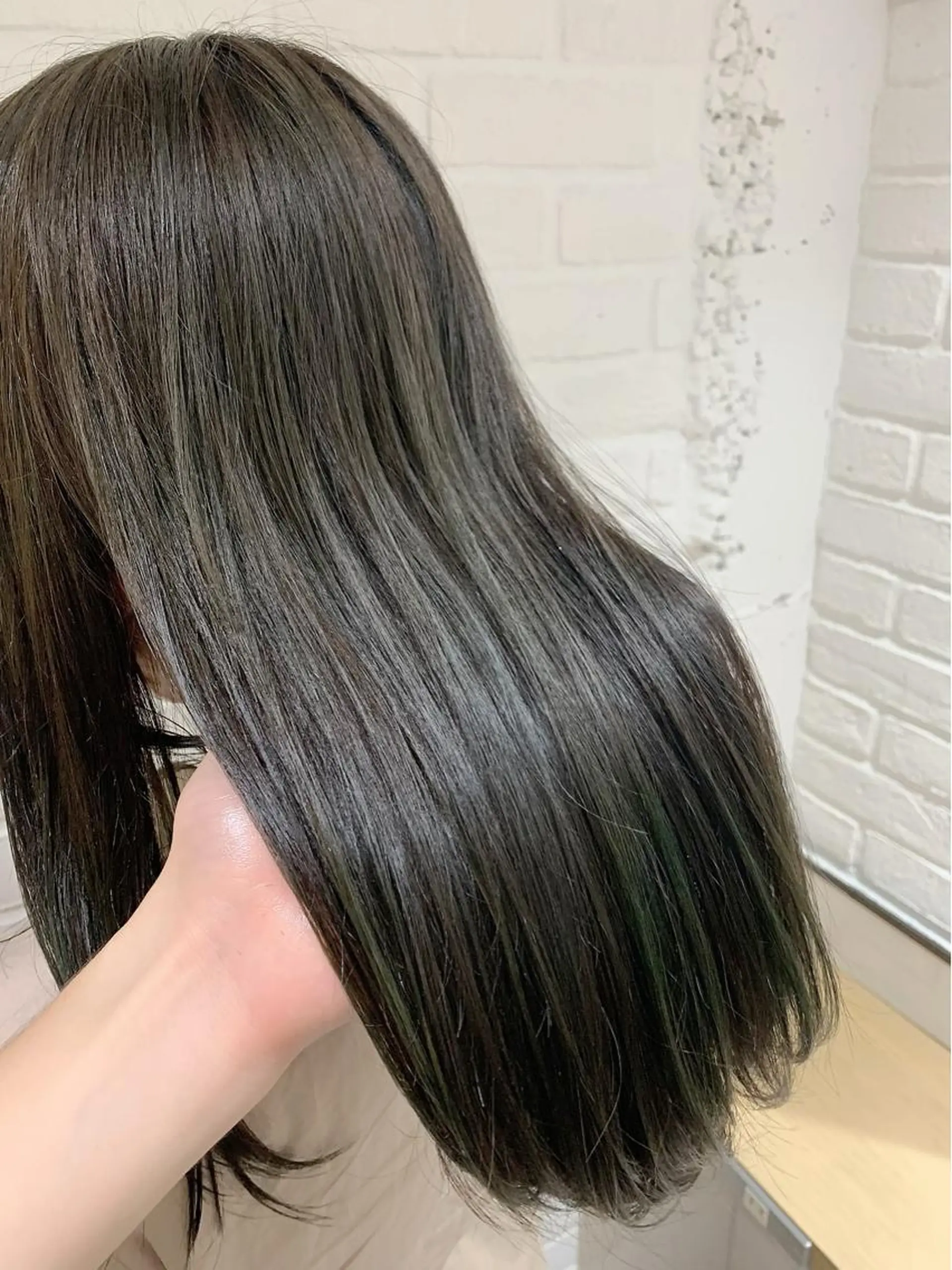 ロング カラー グレージュ オリーブグレージュ オリーブグレー カット ヘアカラー トリートメント 💛丁寧さNo.🥇 🧸片山智裕💛のヘアスタイル