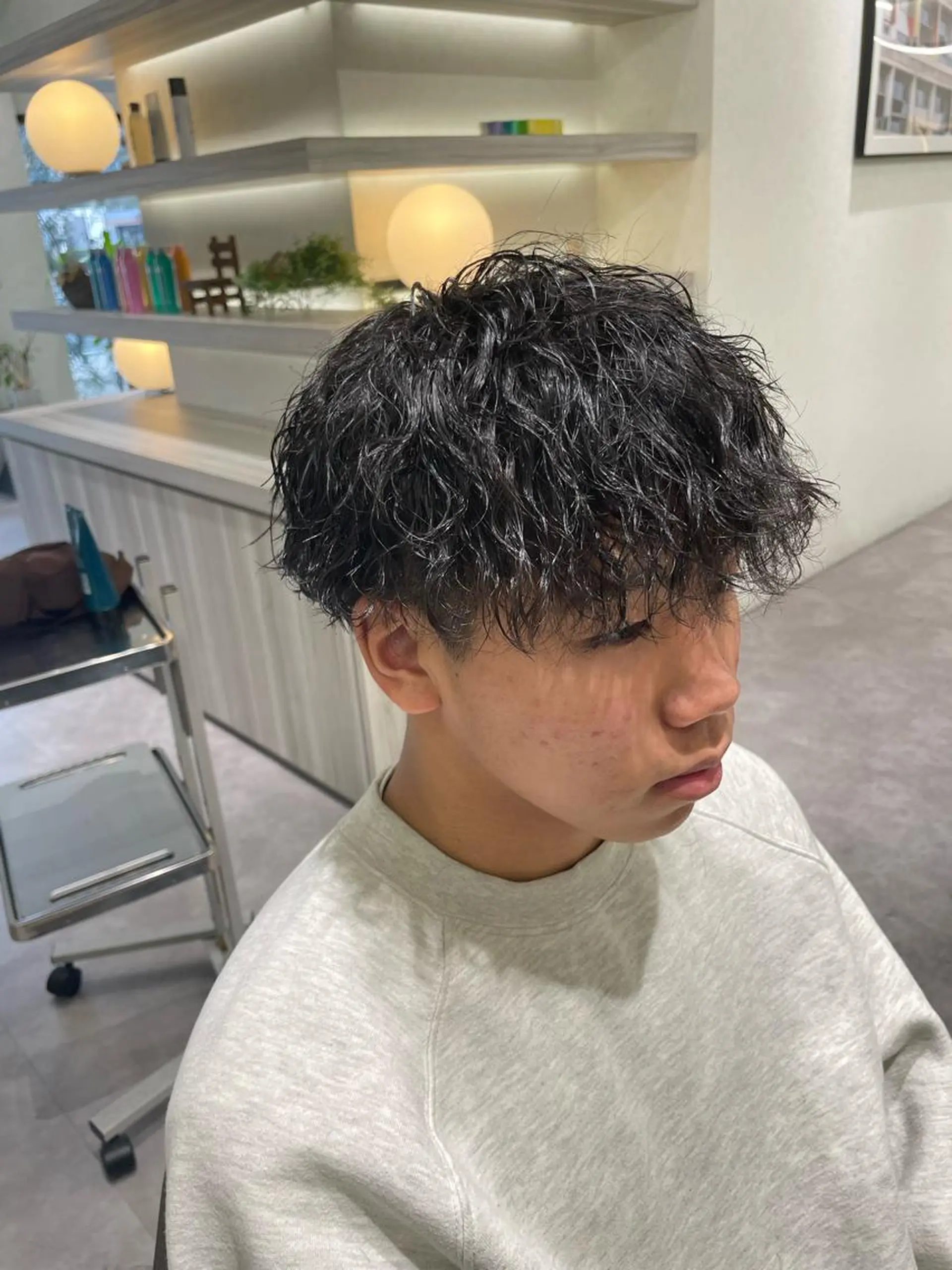 ショート パーマ メンズ メンズブリーチ メンズハイライト メンズメッシュ メンズパーマ メンズツイストパーマ カット パーマ メンズ特化店長✨ 9/15空◎岡本一真のヘアスタイル