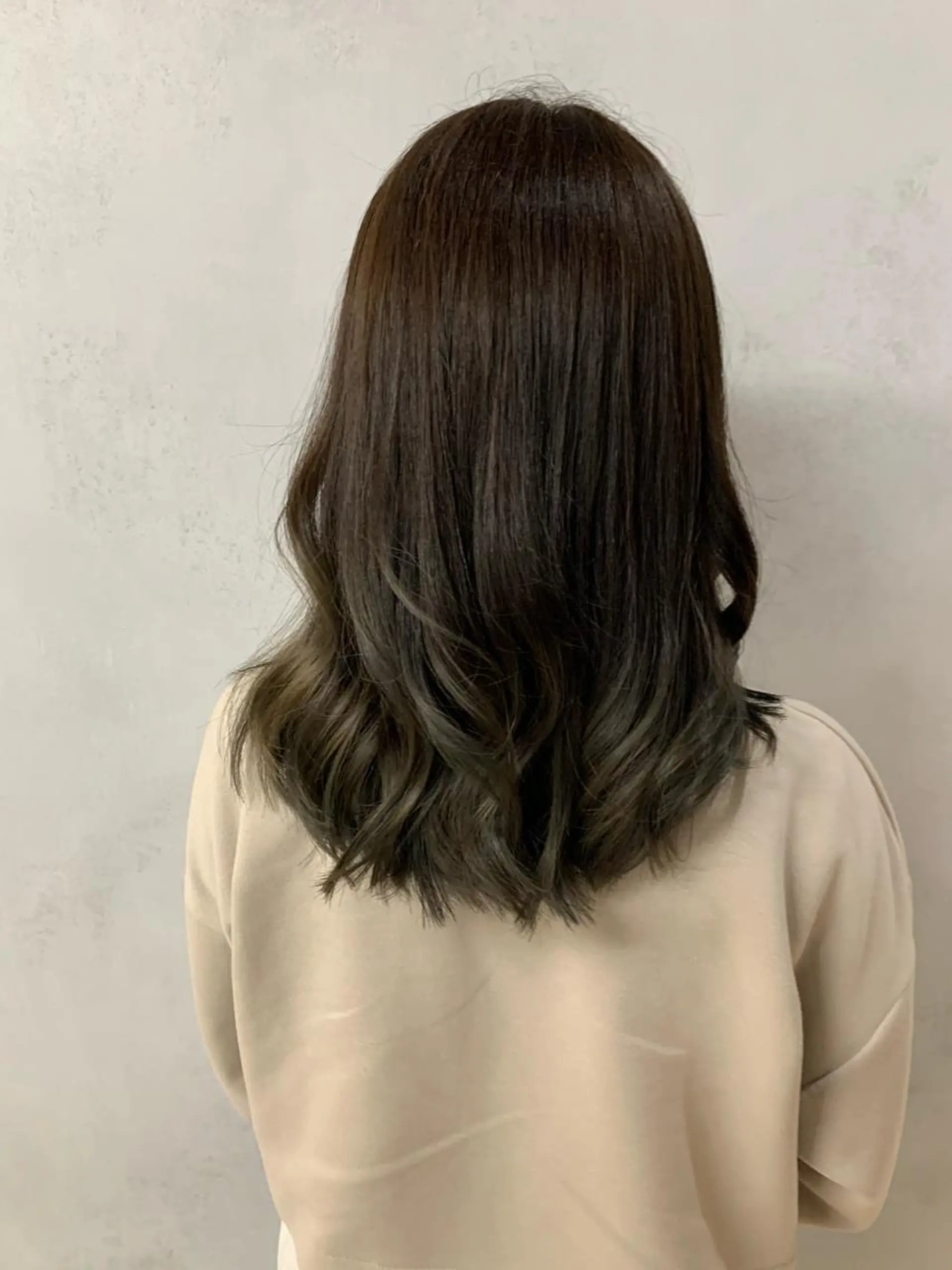 セミロング カラー ケアブリーチ/ili 村上佳那多のヘアスタイル