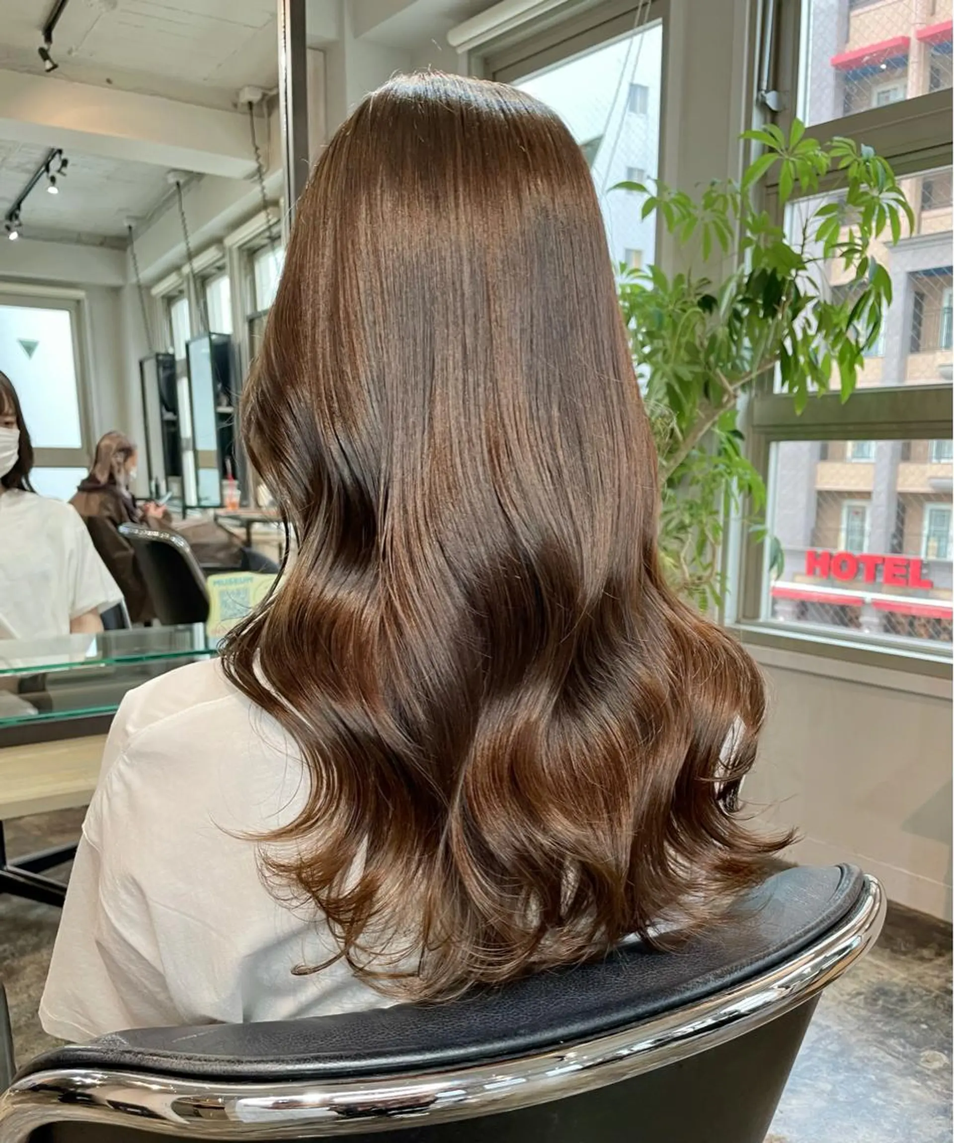 ロング カラー ベージュカラー 元町神戸 國井椋介のヘアスタイル