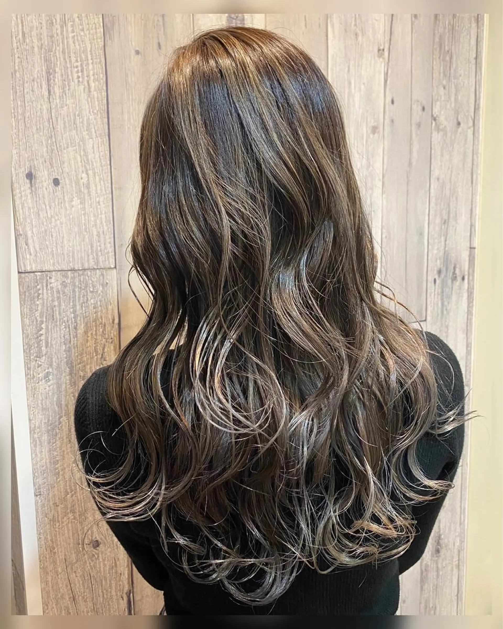 セミロング カラー バレイヤージュ グラデーションカラー メッシュ オレンジ レイヤーカット LOHAS 関根真由美のヘアスタイル
