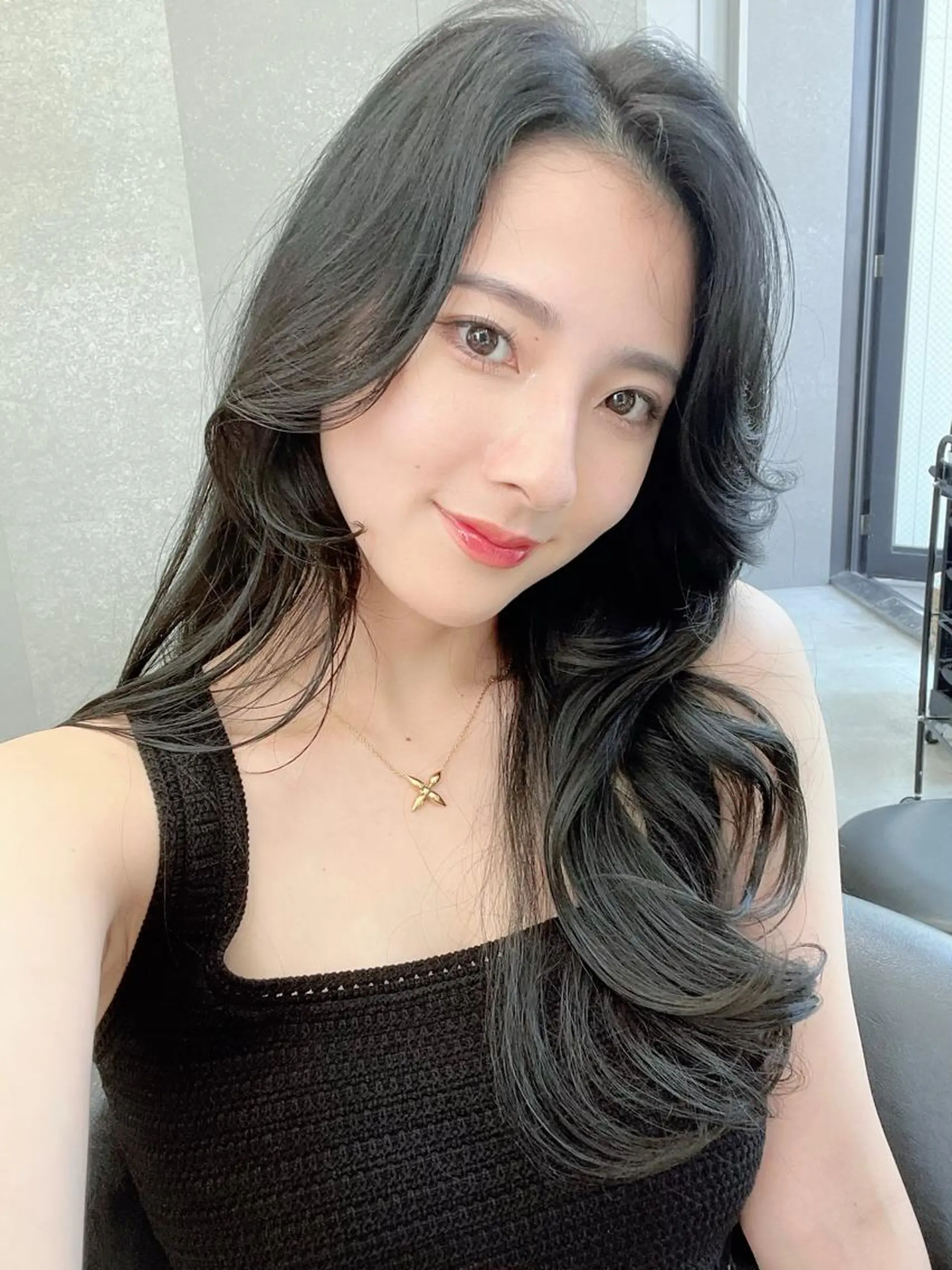 セミロング カット ヘアカラー トリートメント 山本翔一郎 韓国顔周りレイヤーのヘアスタイル