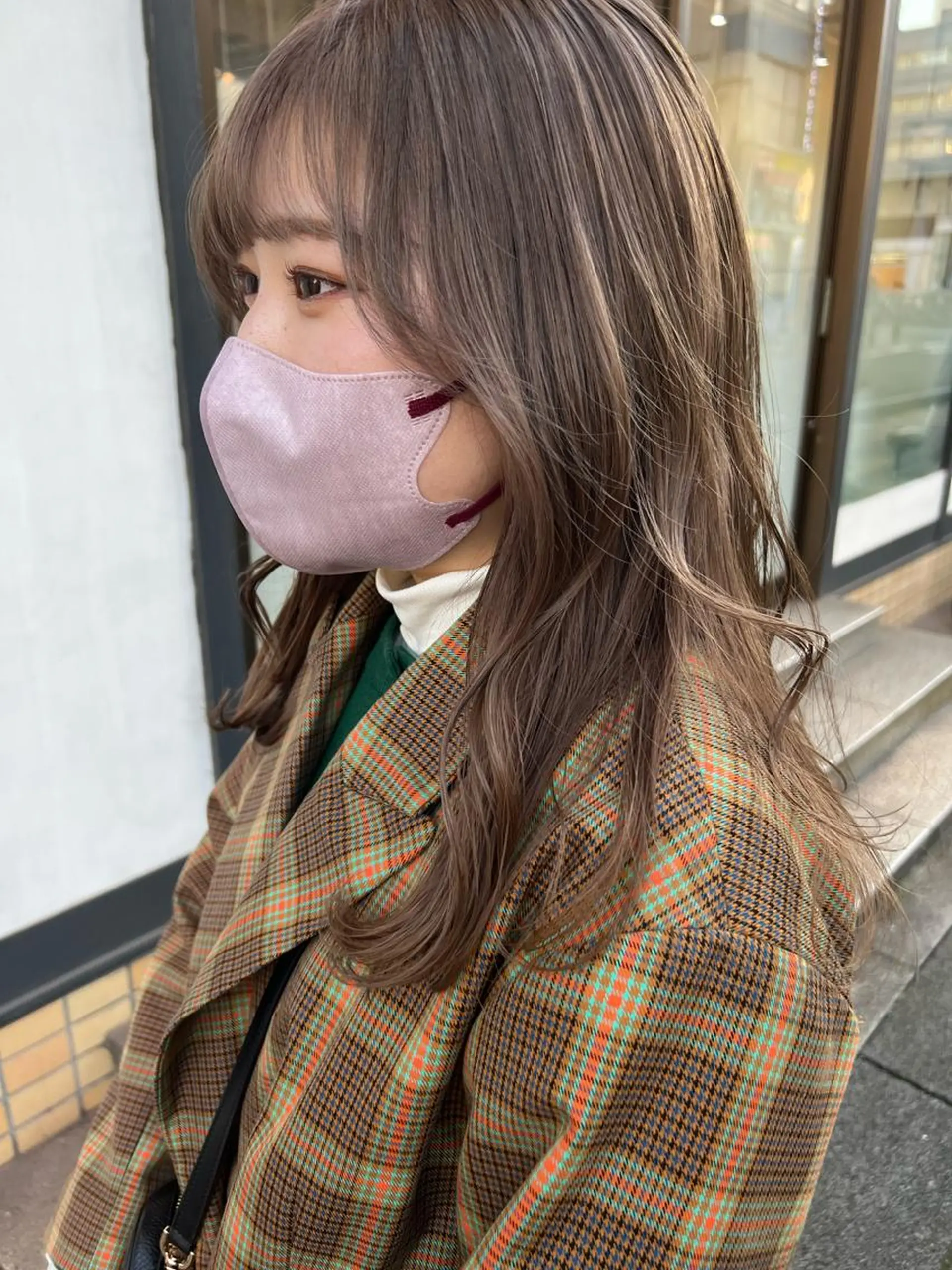 セミロング 小林 朋花のヘアスタイル