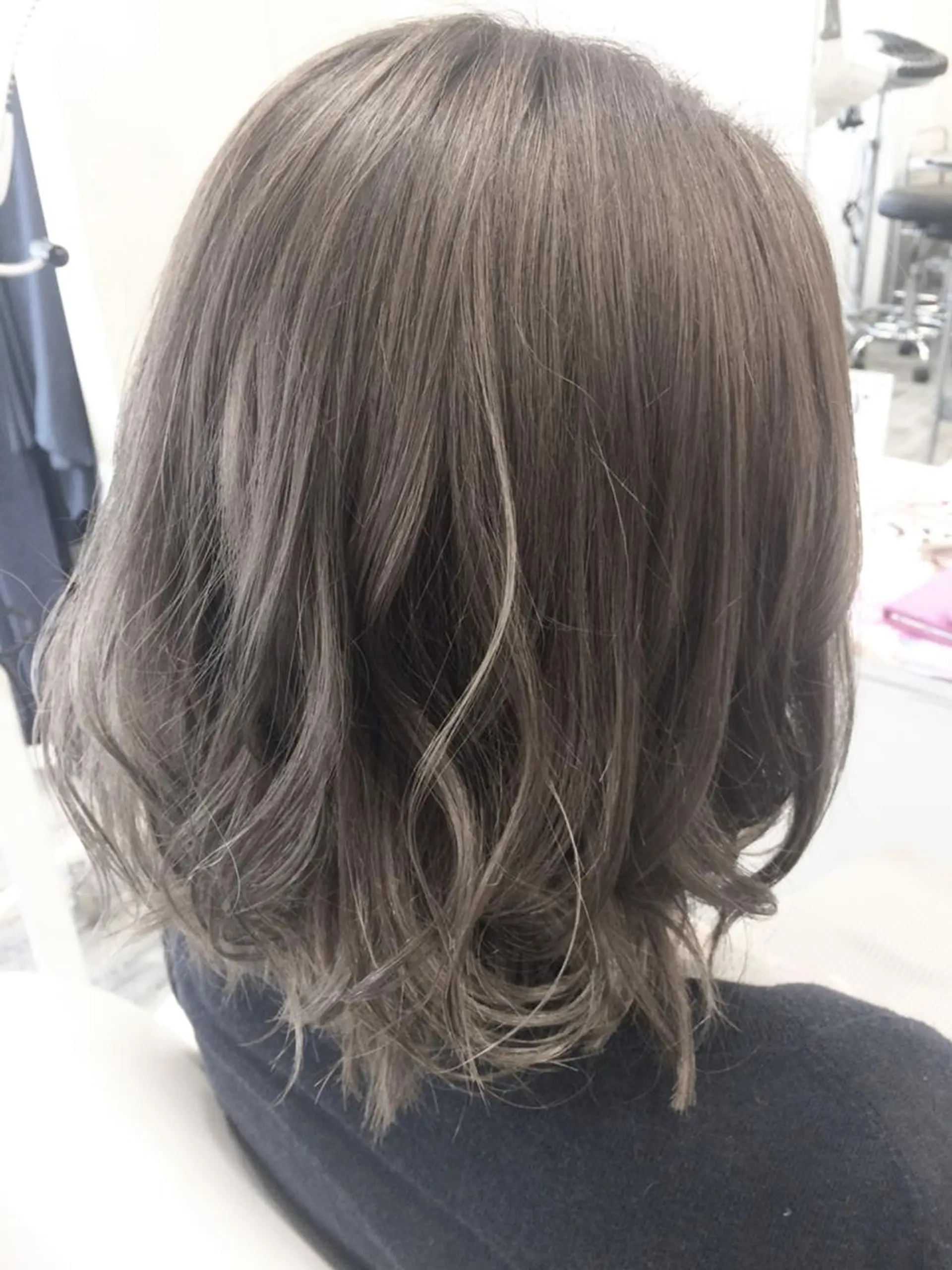 ミディアム カラー グレージュ ヘアカラー トリートメント WONK. ウォンク 心斎橋のヘアスタイル