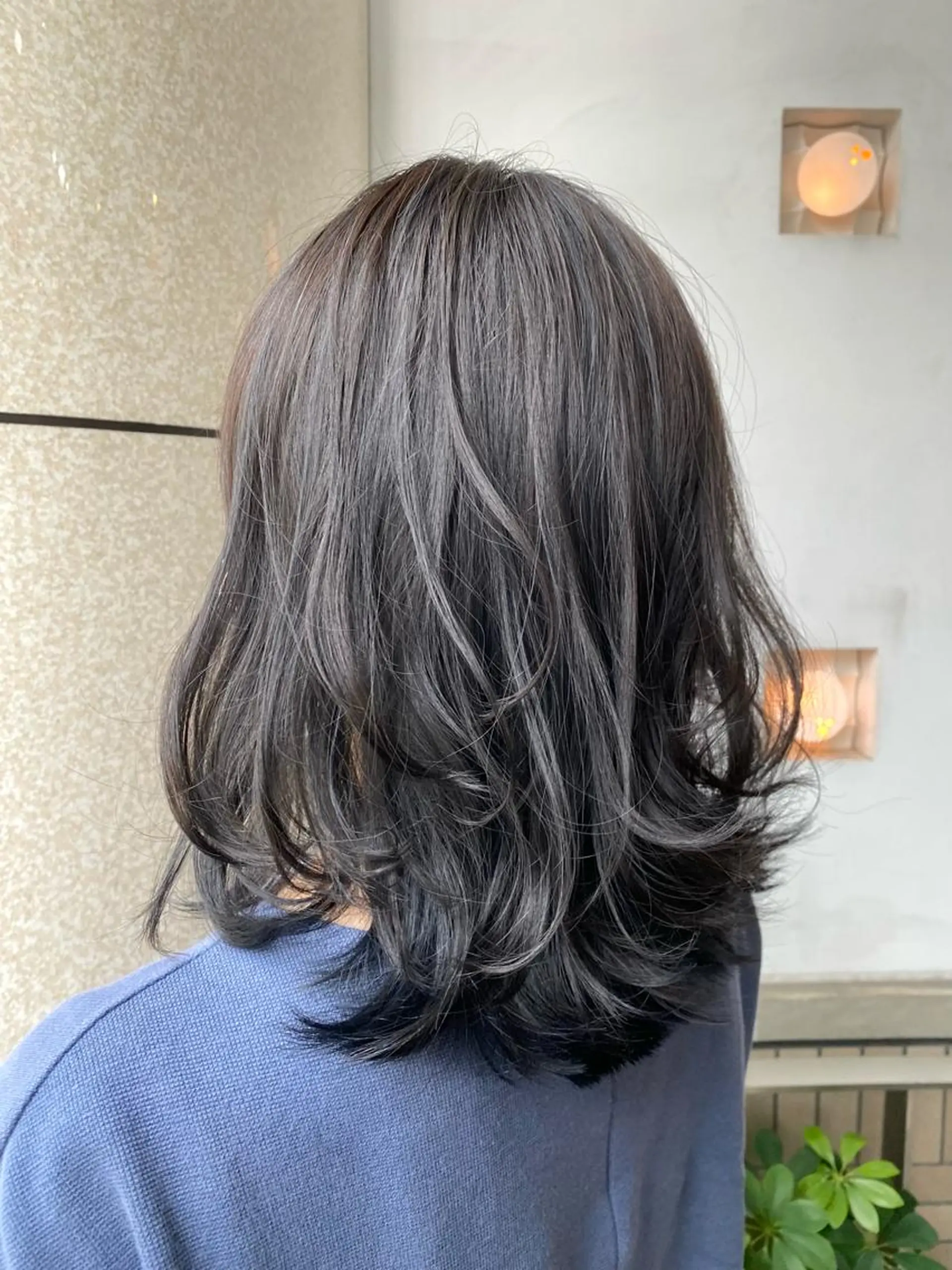 ミディアム カラー ブルーカラー ブルージュ 髪質改善 外ハネヘア 統括マネージャー/ 髪のドクター/前原悟のヘアスタイル