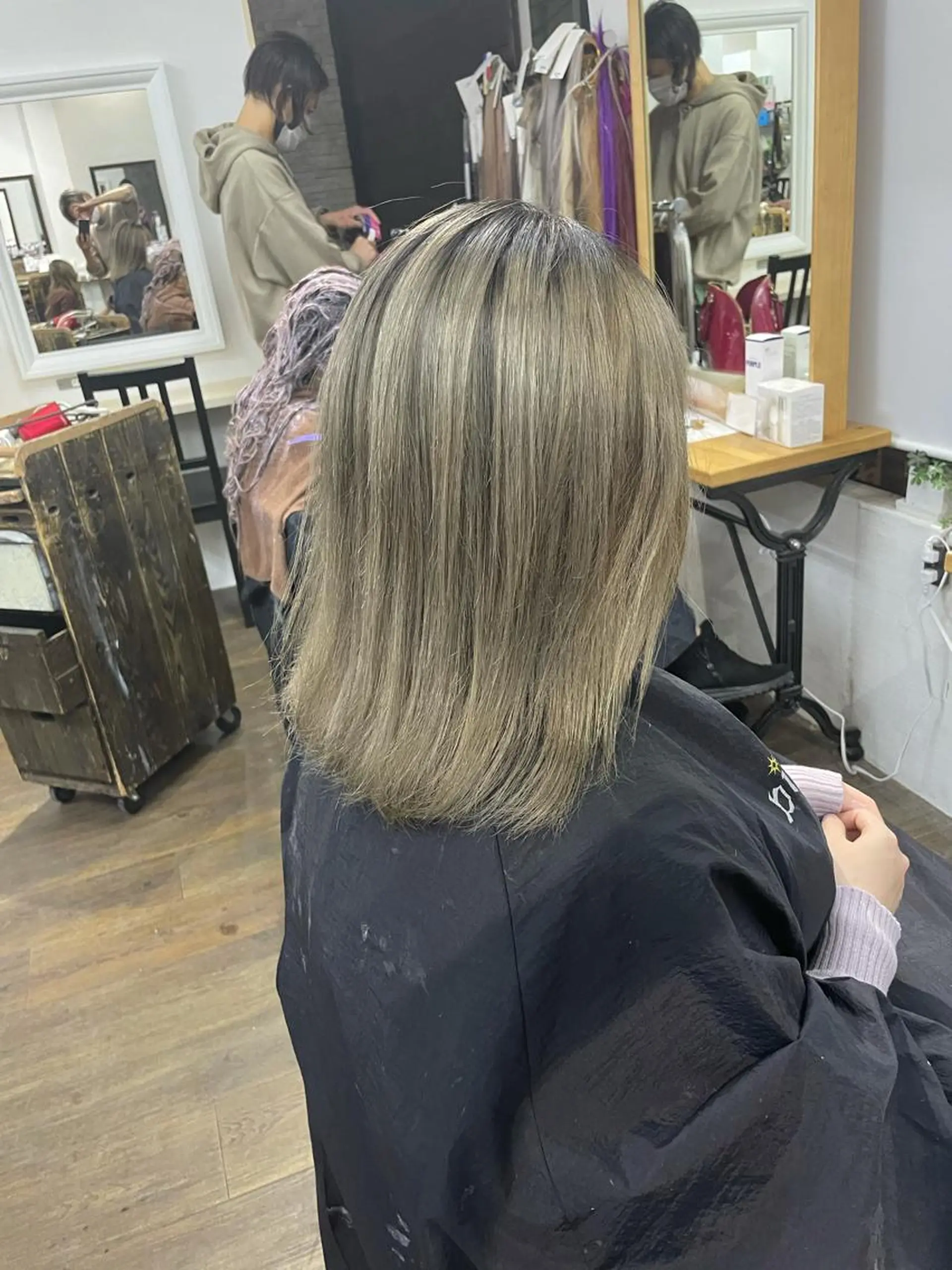 セミロング カラー ヒカ/外国人風 デザインカラーのヘアスタイル