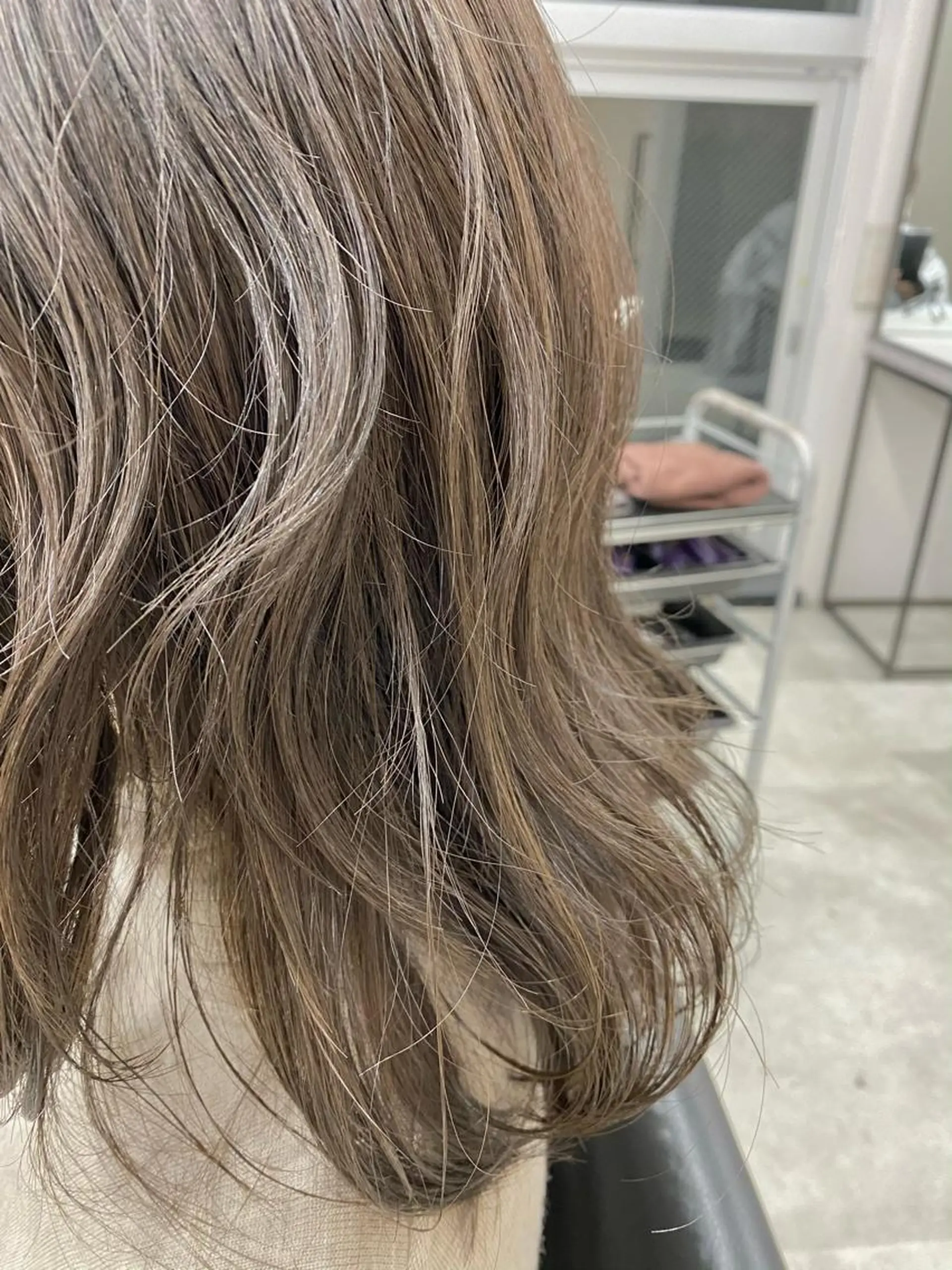 ミディアム カラー ベージュカラー ブリーチ ブリーチなしカラー カット ヘアカラー ピンク/ベージュ /似合わせ/田島百華のヘアスタイル
