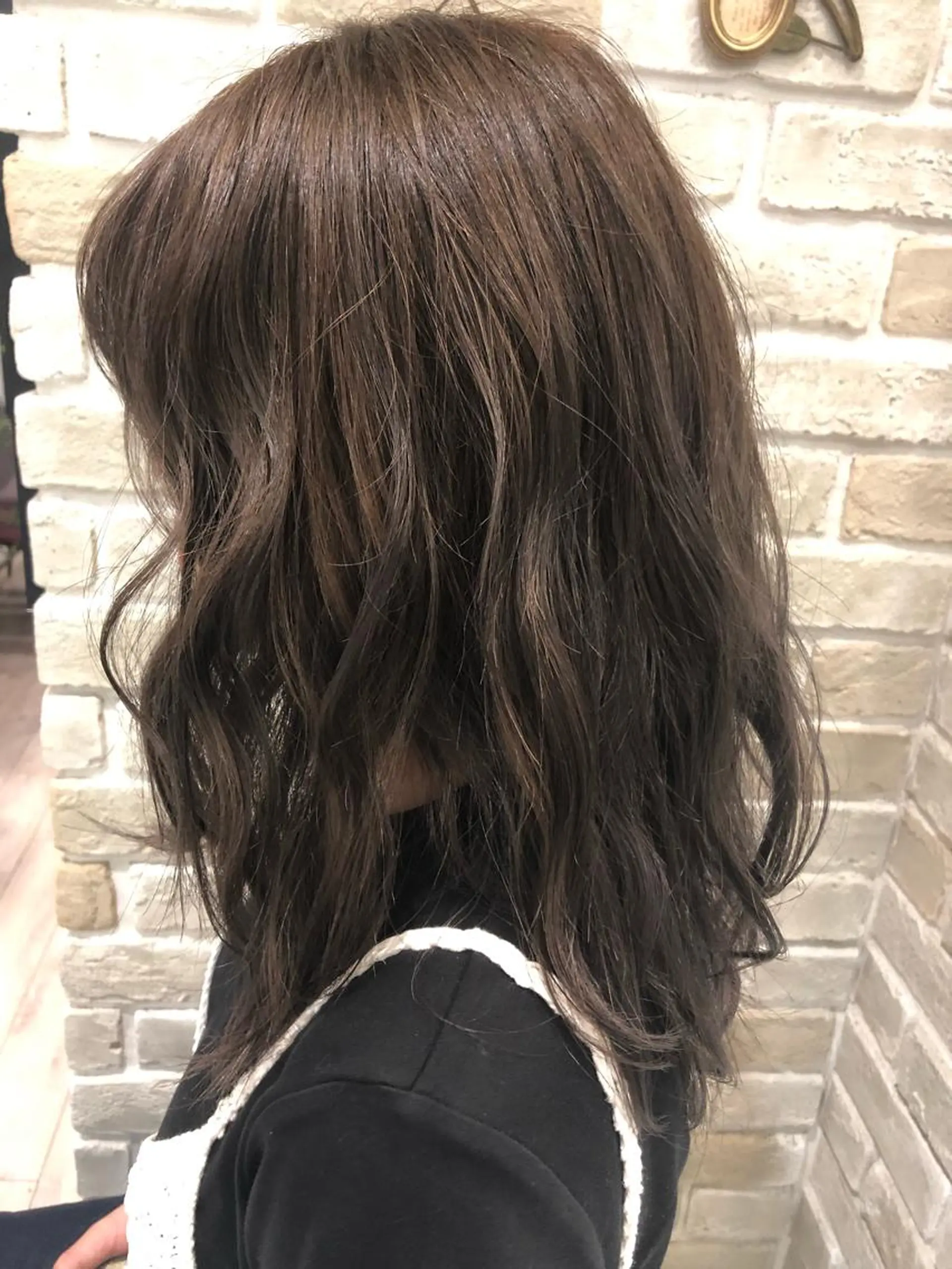 ミディアム カラー ヘアアレンジ アッシュ ダークグレー ダークグレージュ グレージュ 小顔カット得意🌟 岩渕麻由のヘアスタイル