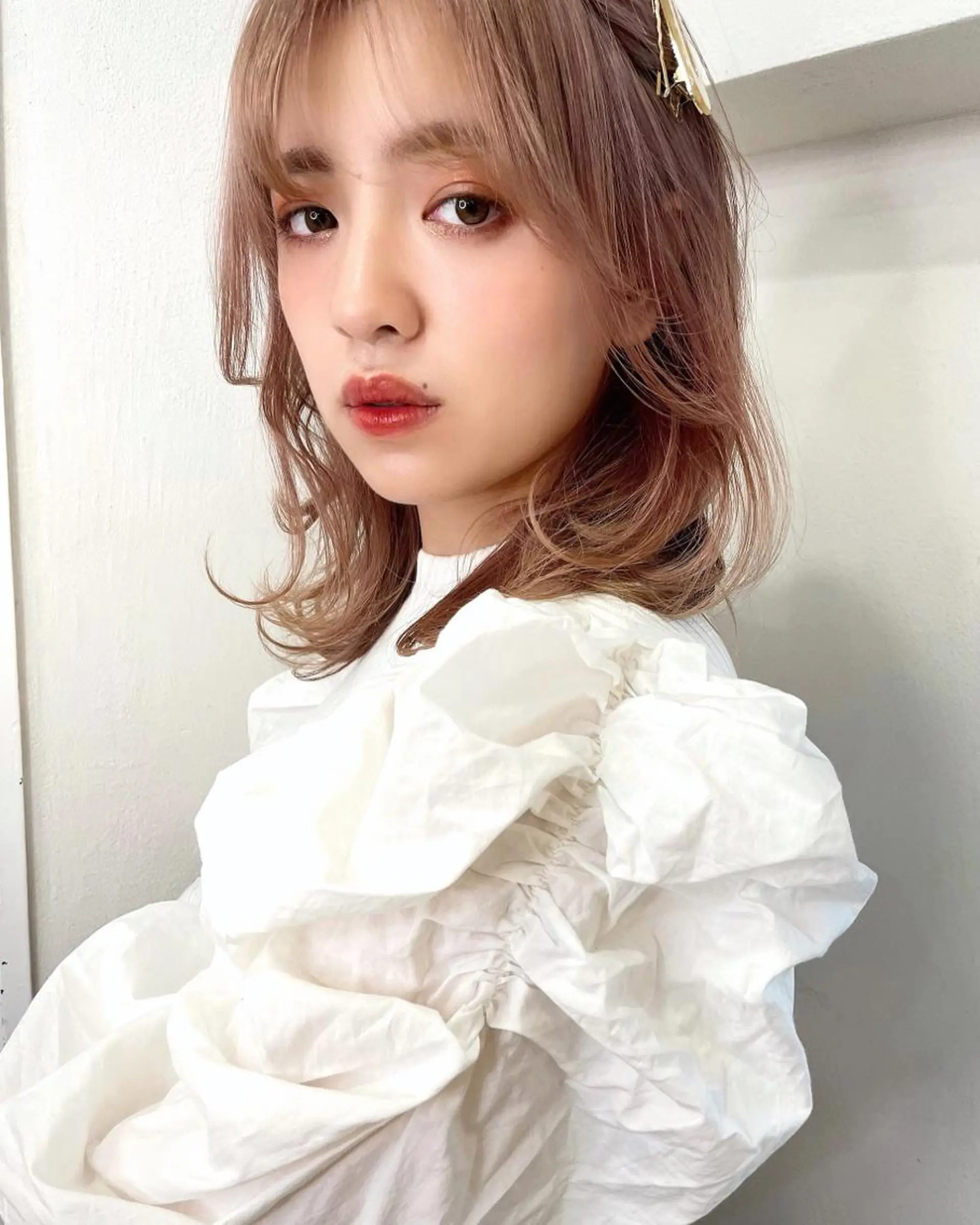 カラー レイヤーカット、 大人可愛い 中村美羅のヘアスタイル