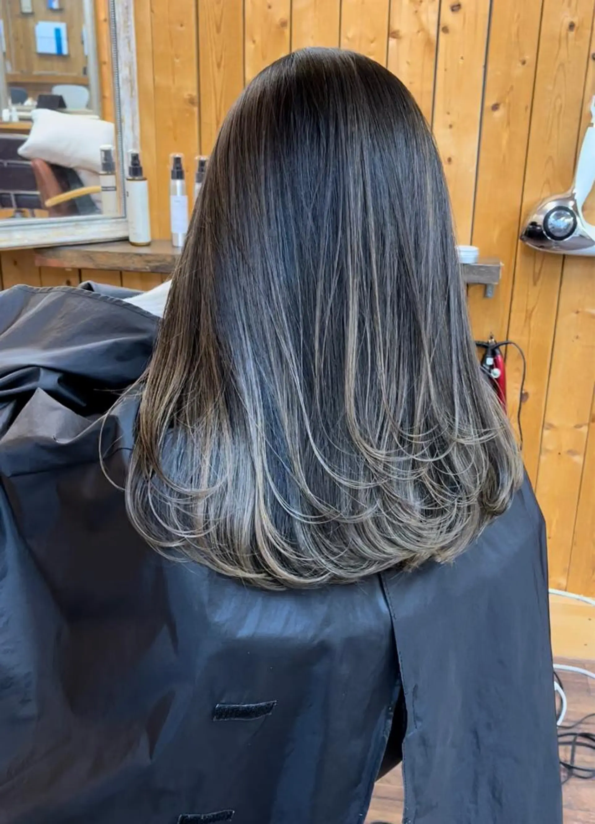 セミロング カラー さいとう つかさのヘアスタイル