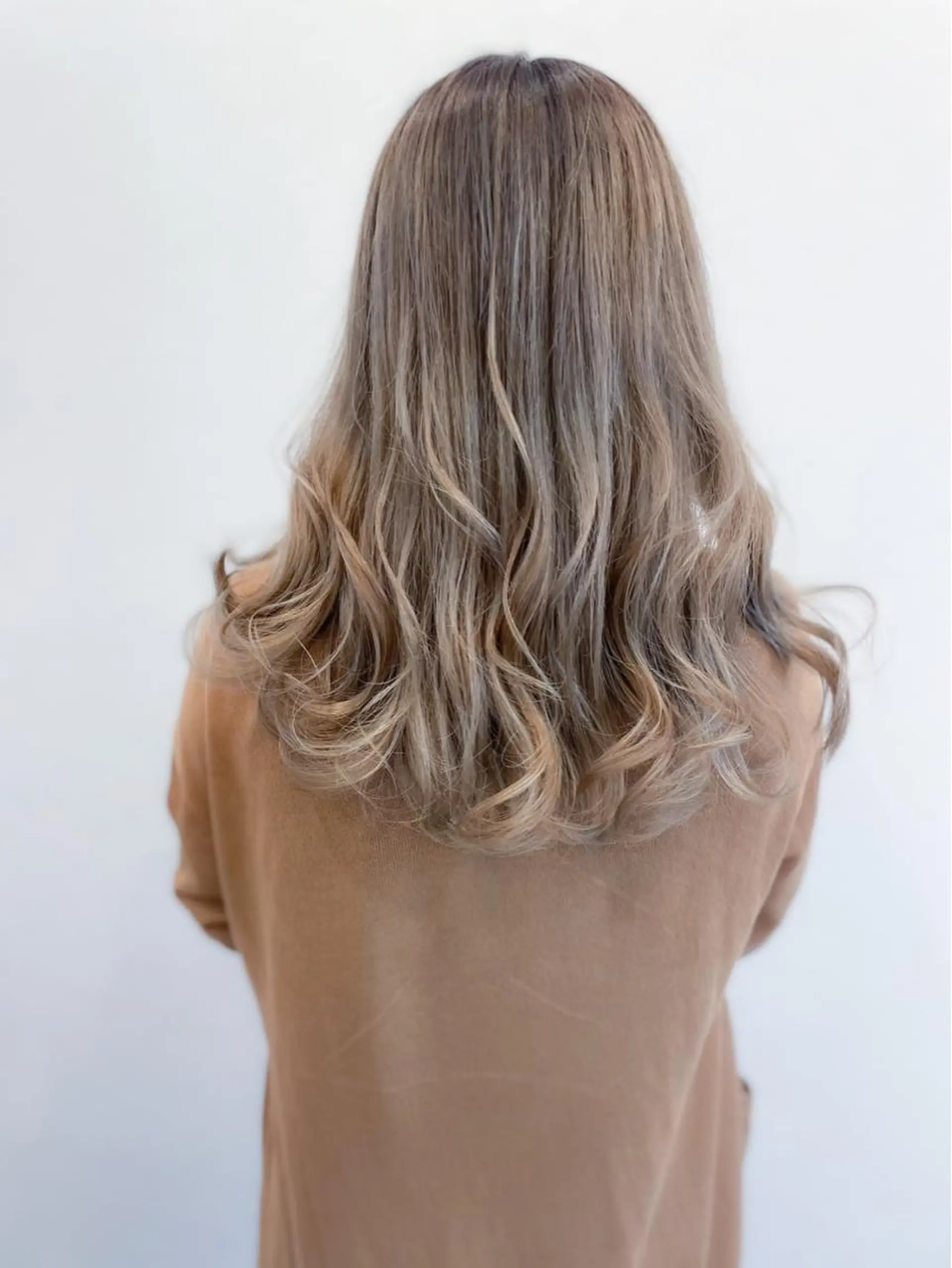 セミロング カラー LUXBE  HAKATA博多バスターミナル店所属・Luxbe hakataのヘアスタイル