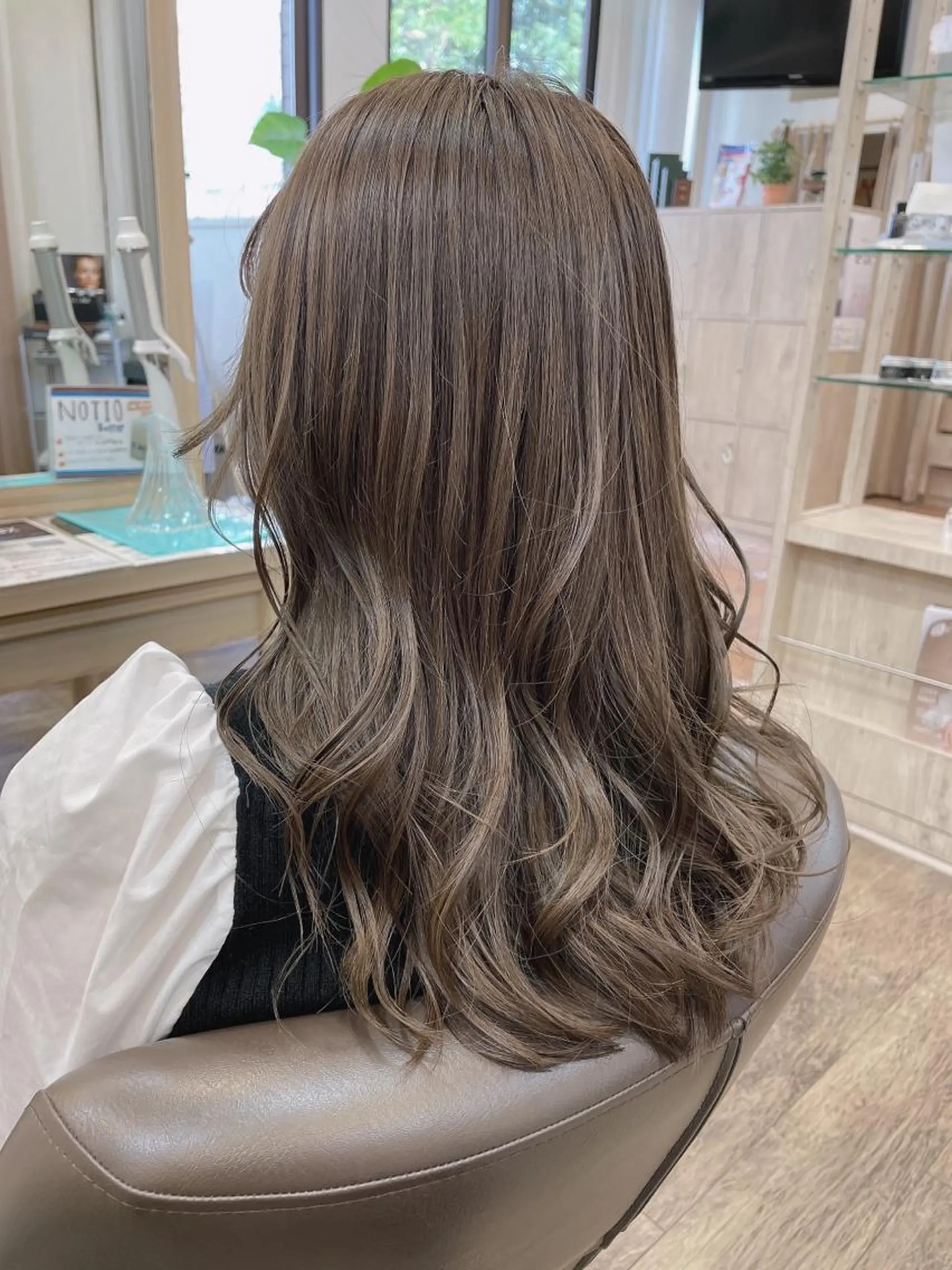 セミロング カラー 透明感カラー グレージュ ヘアカラー 尚平 髪質改善 大人のデザインカラーのその他イメージ