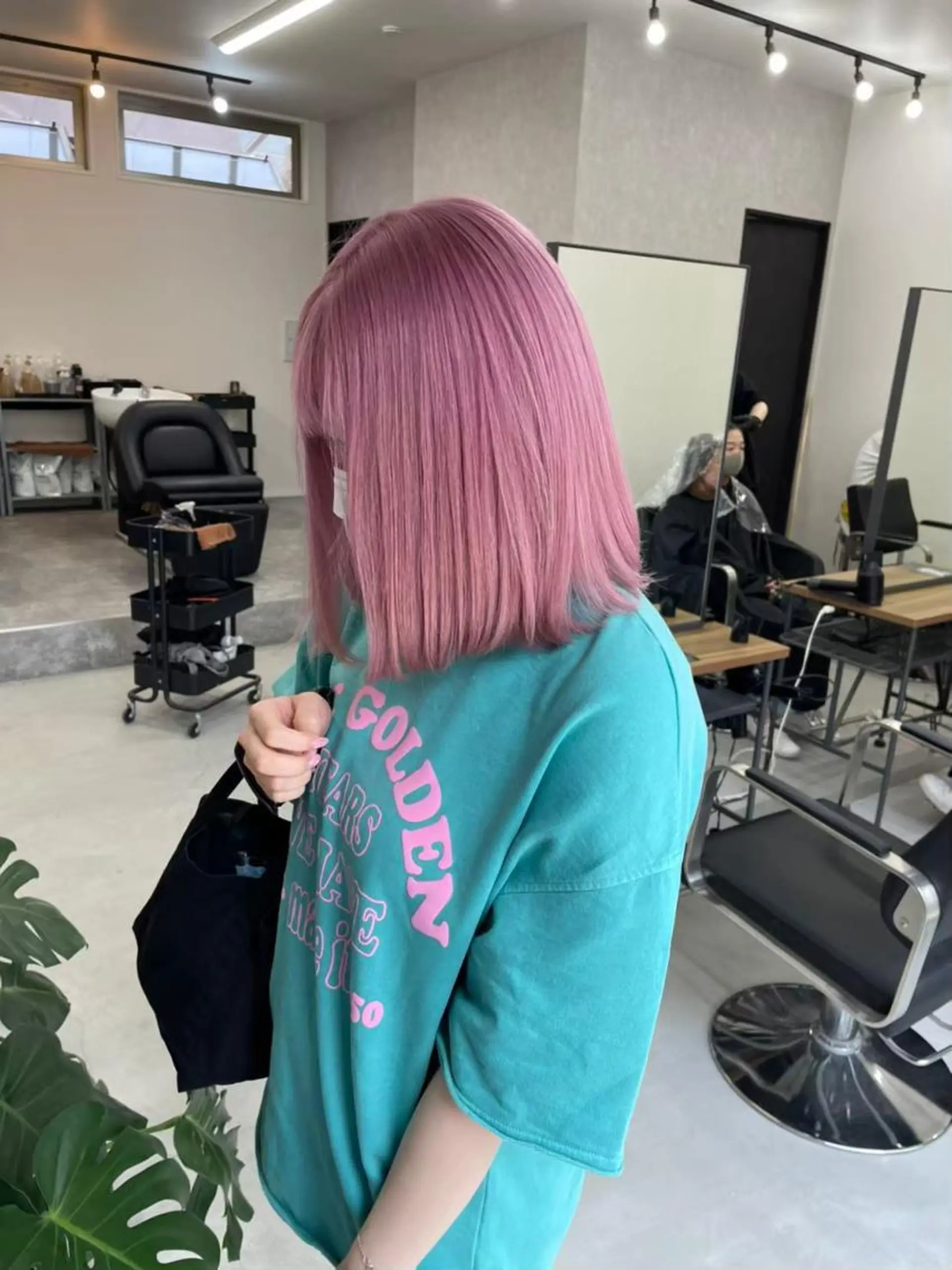 ミディアム カラー パーマ ヘアアレンジ ネイル マツエク・マツパ アイブロウ ショートボブ ミディアムパーマ バレイヤージュ ブリーチ ケアブリーチ カラー特化サロン大阪 ルービック江坂/新城のヘアスタイル