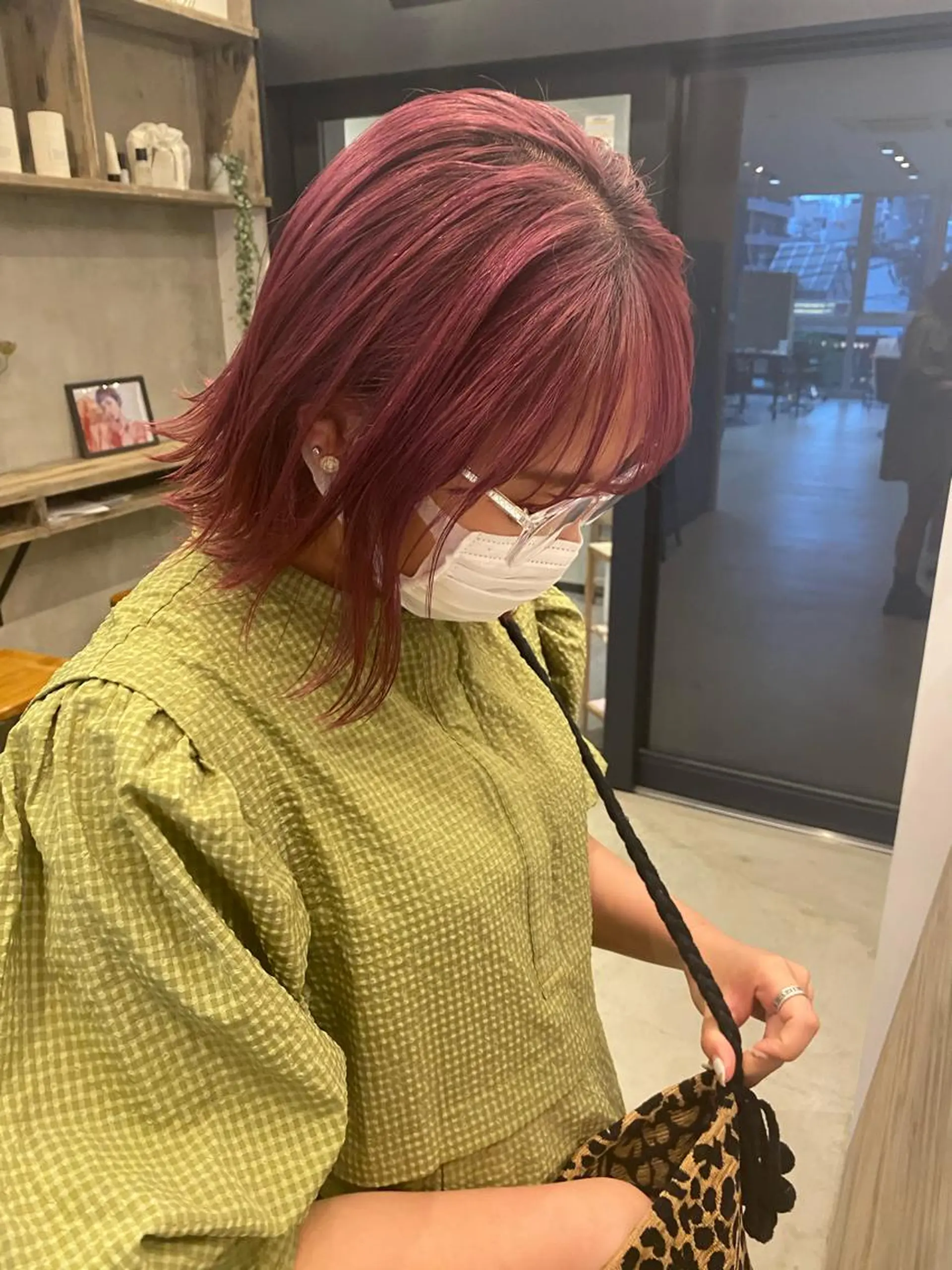 ミディアム カラー 鈴木 美紅のヘアスタイル