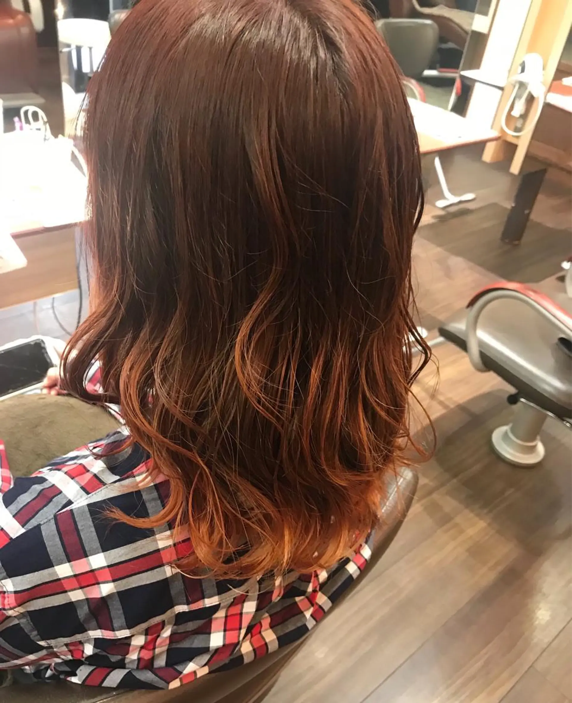 セミロング カラー ベージュカラー グラデーションカラー オレンジ オレンジベージュ WAVE所属・西川 佑樹のヘアスタイル