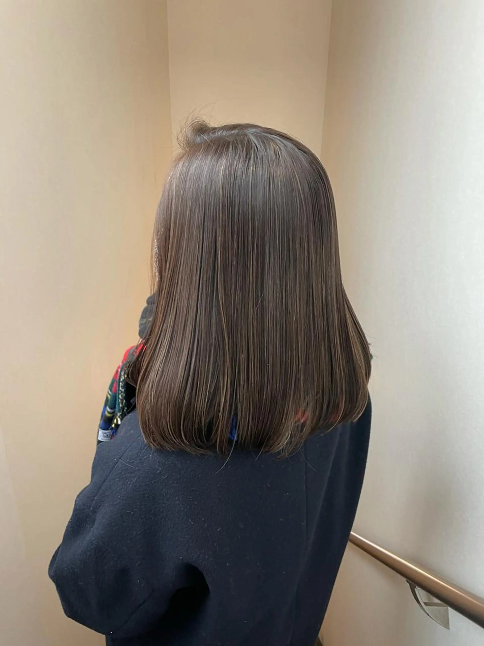 セミロング カラー ハイライトカラー ハイライト ヘアカラー アフィロス所属・五十嵐 舞のヘアスタイル