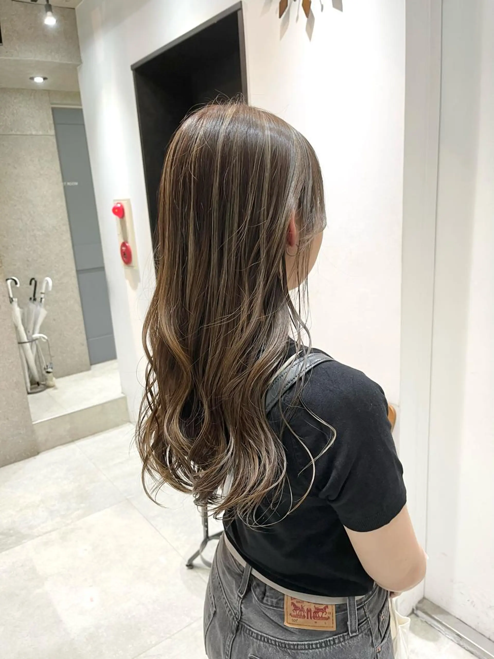 ロング カラー アディクシーカラー アッシュ ベージュカラー ブルーカラー 透明感カラー ヘアカラー 🌈透明感カラー 韓 国ヘアこうたろうのヘアスタイル