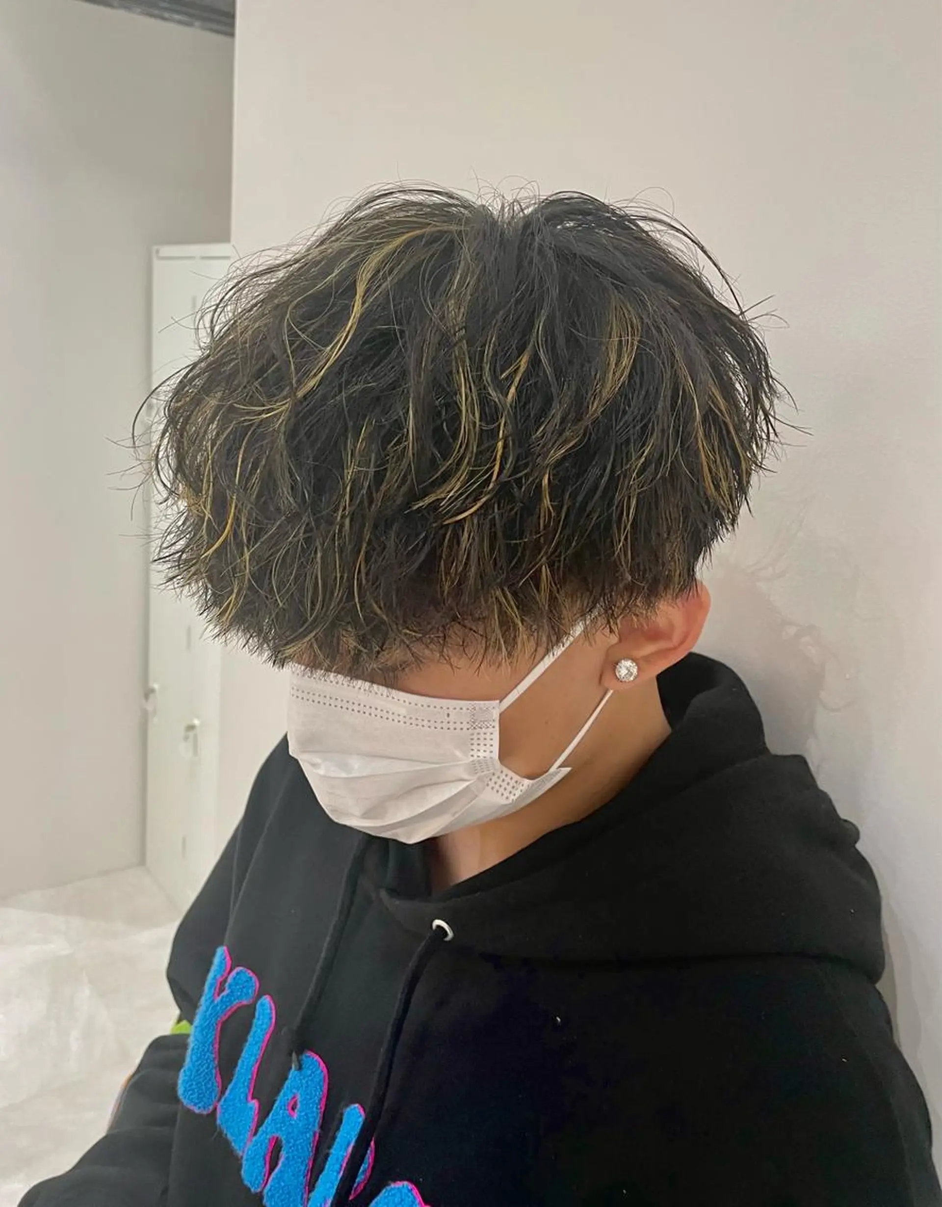 ミディアム パーマ メンズ カット ヘアカラー トリートメント 🔥縦落ちツイスパ 🔥鈴木健紀のヘアスタイル