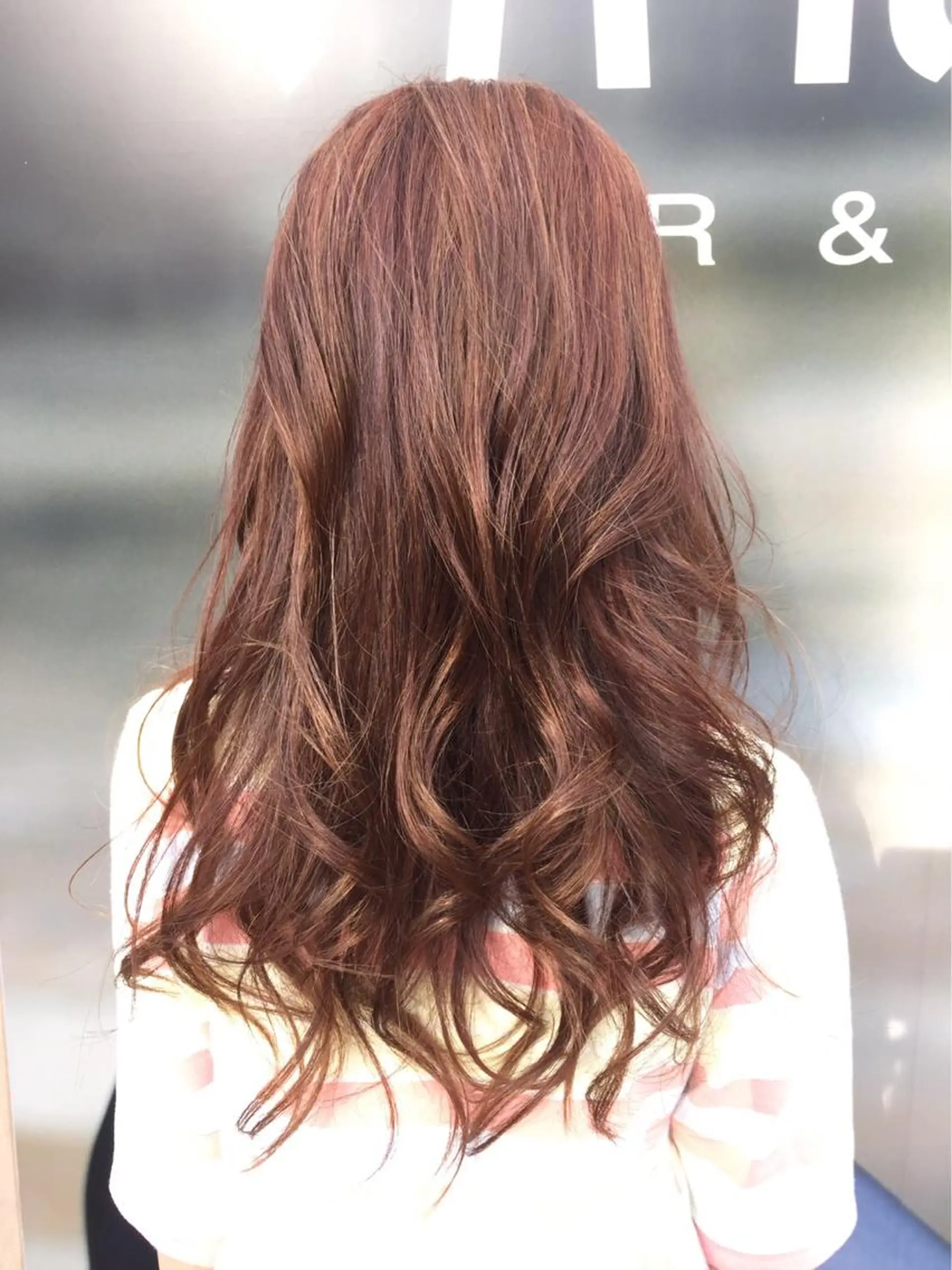 ロング カラー パーマ ベージュカラー ピンクカラー ピンクベージュ 駒田 拳児のヘアスタイル