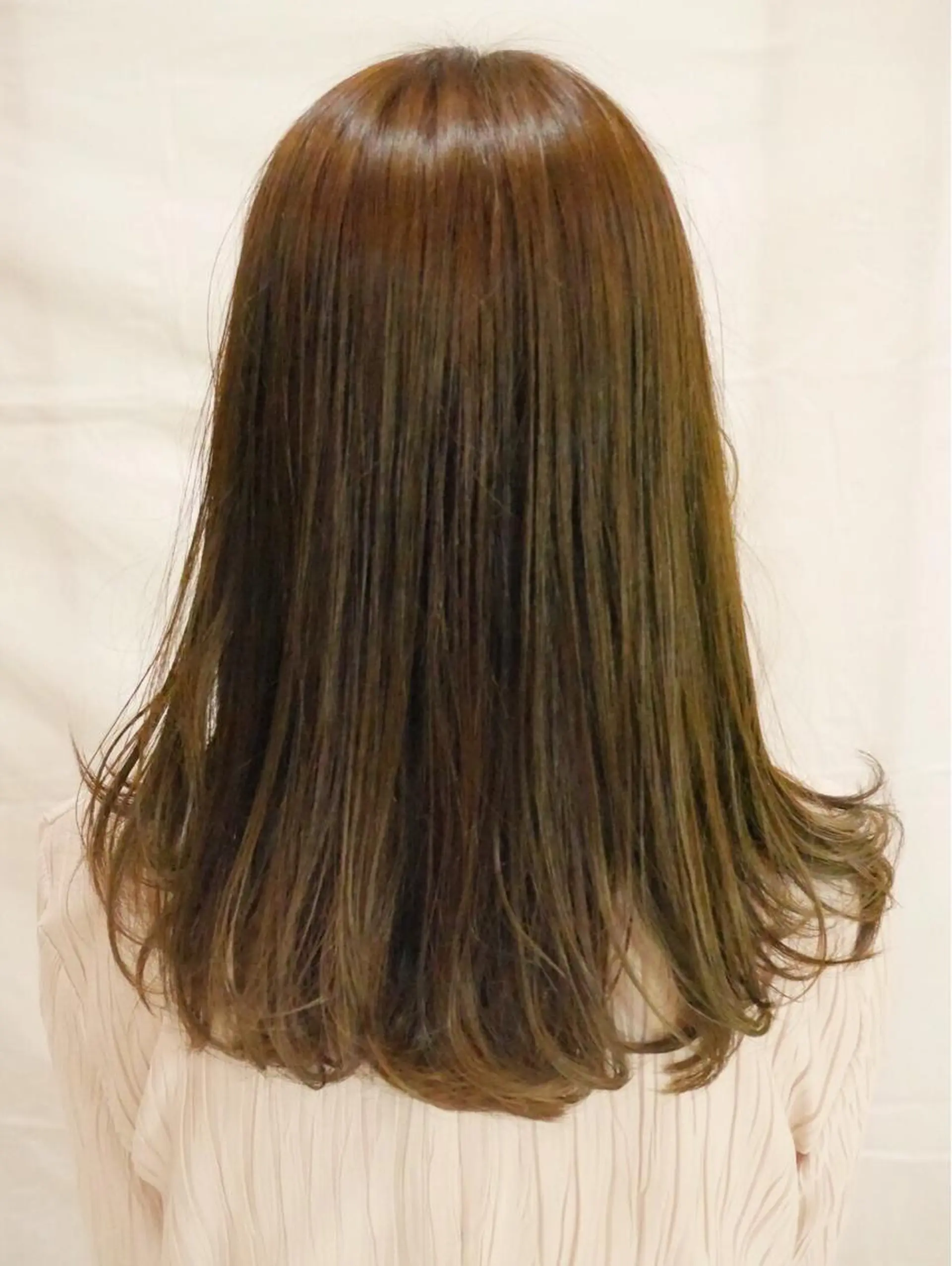 ミディアム カラー desirbeaux 佐藤愛のヘアスタイル