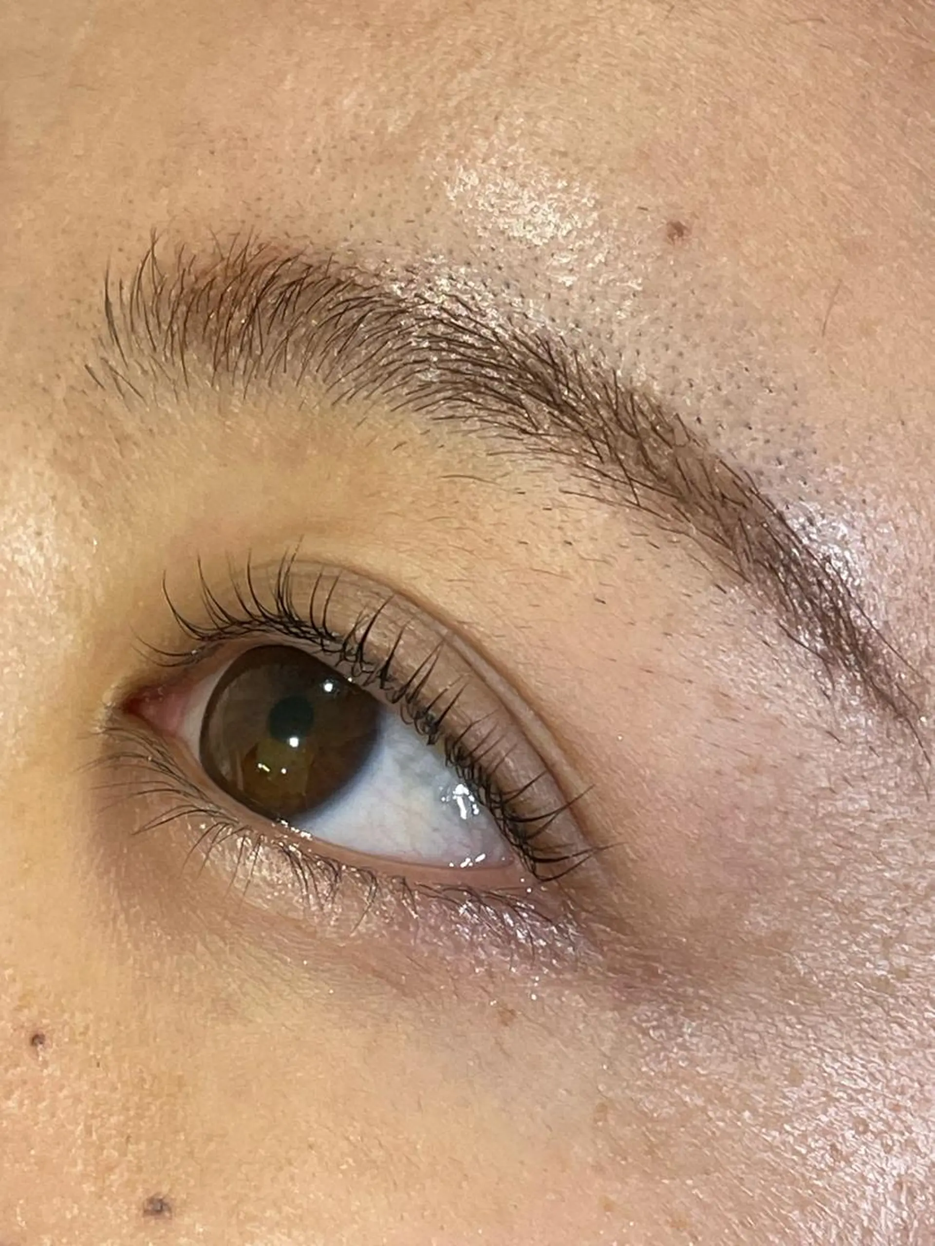 マツエク・マツパ cure所属・井上 真里奈のヘアスタイル