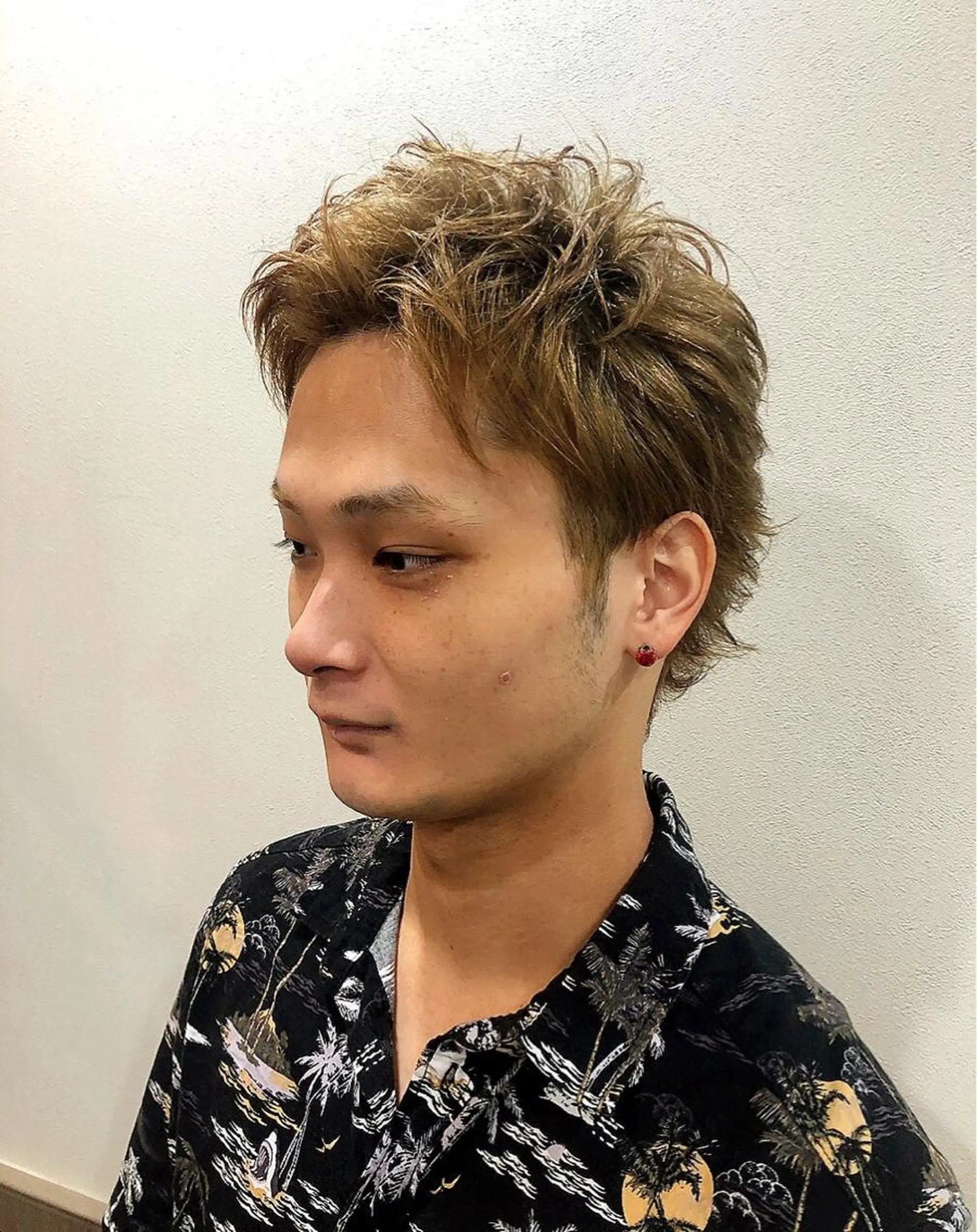 ミディアム カラー メンズ 銀座マツナガ新宿野村ビル店所属・女性理容師 佐藤優菜のヘアスタイル