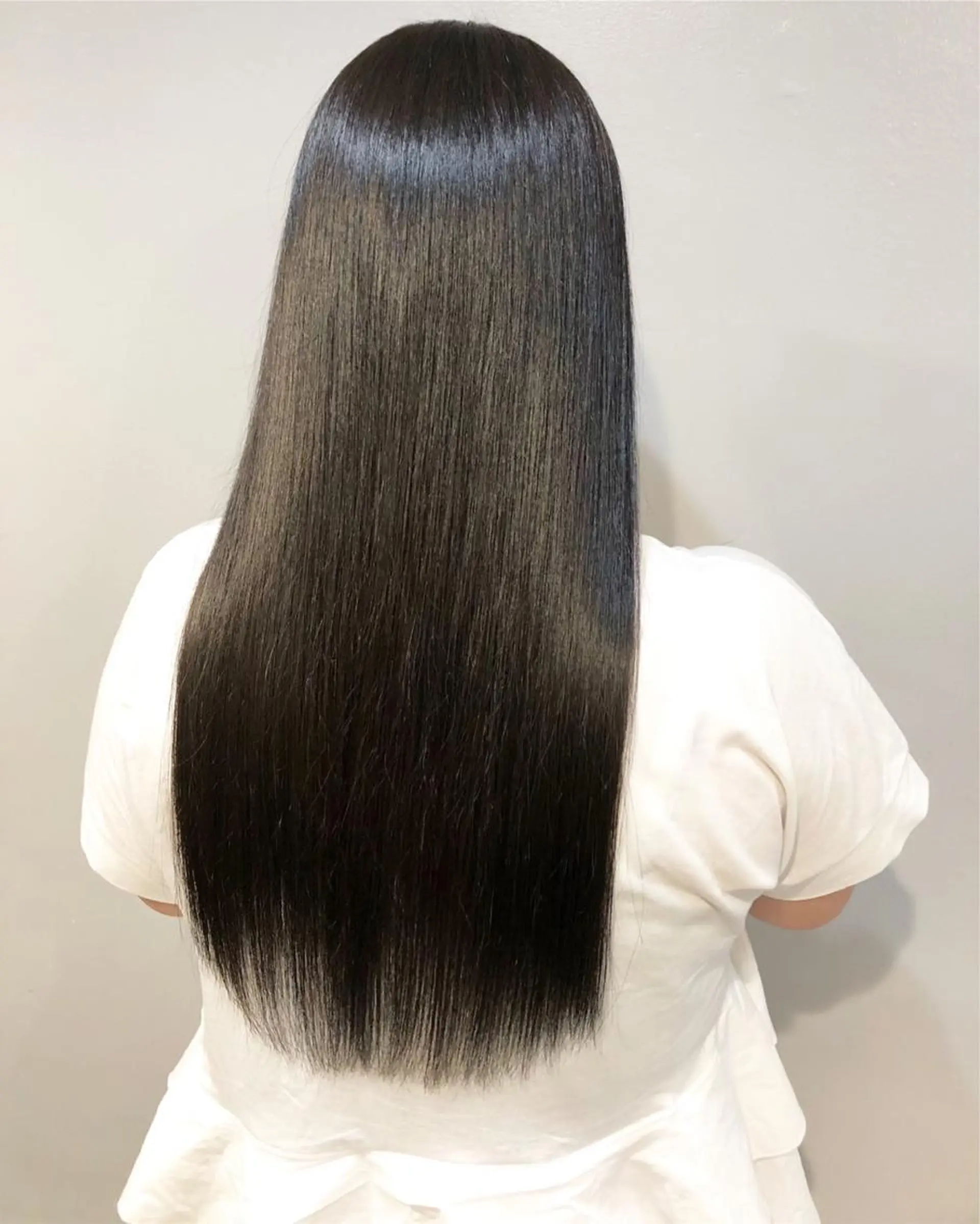 ロング カラー 黒髪 ブルーカラー ブルーブラック カット ヘアカラー トリートメント i  plus＋所属・髪質改善で 憧れの潤艶美髪にのヘアスタイル