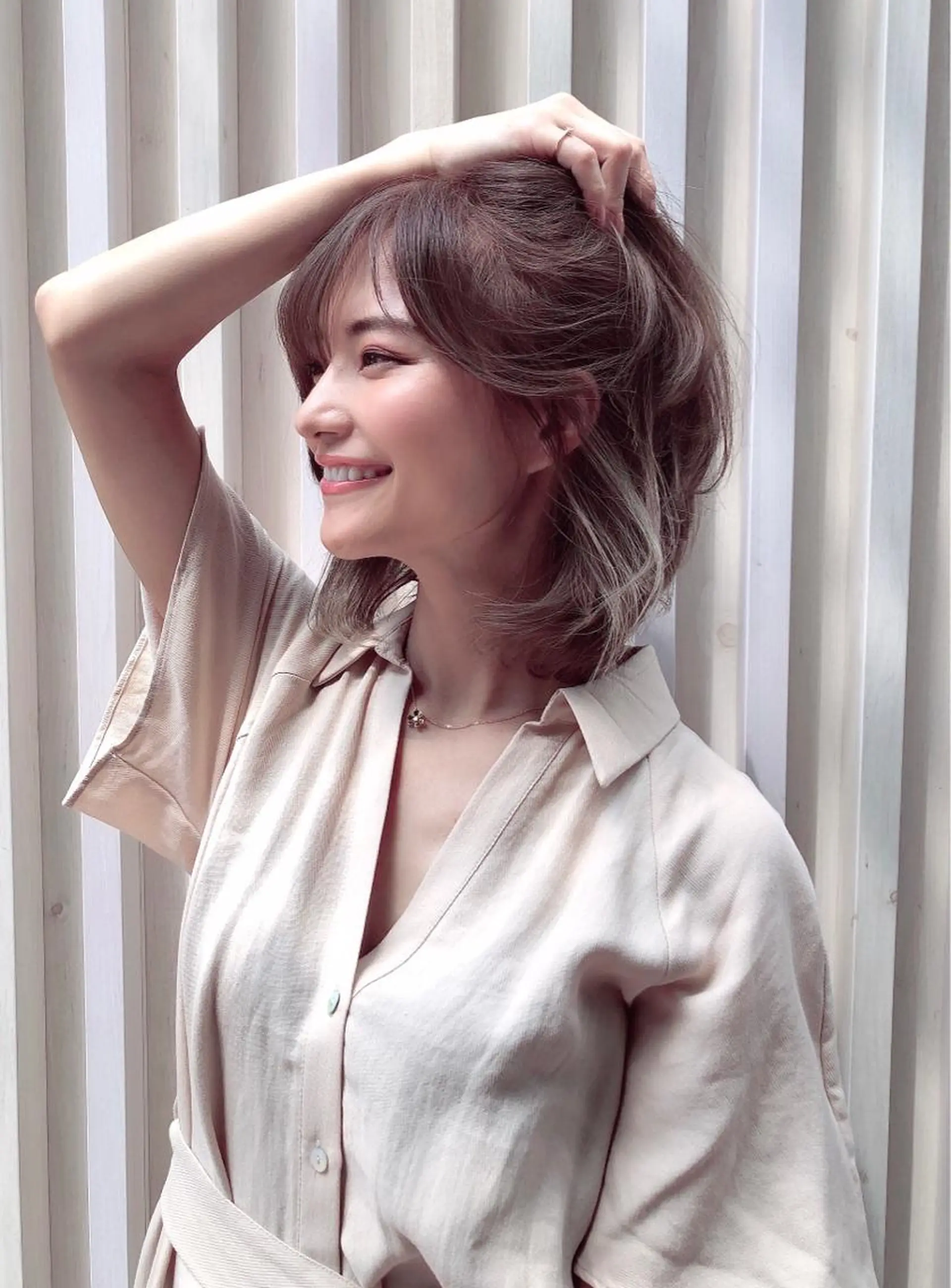 ミディアム カラー ミディアムレイヤー ミディアムパーマ ハイライトカラー インナーカラー 伸ばしかけ カット ヘアカラー トリートメント 佐々木 シホミのヘアスタイル