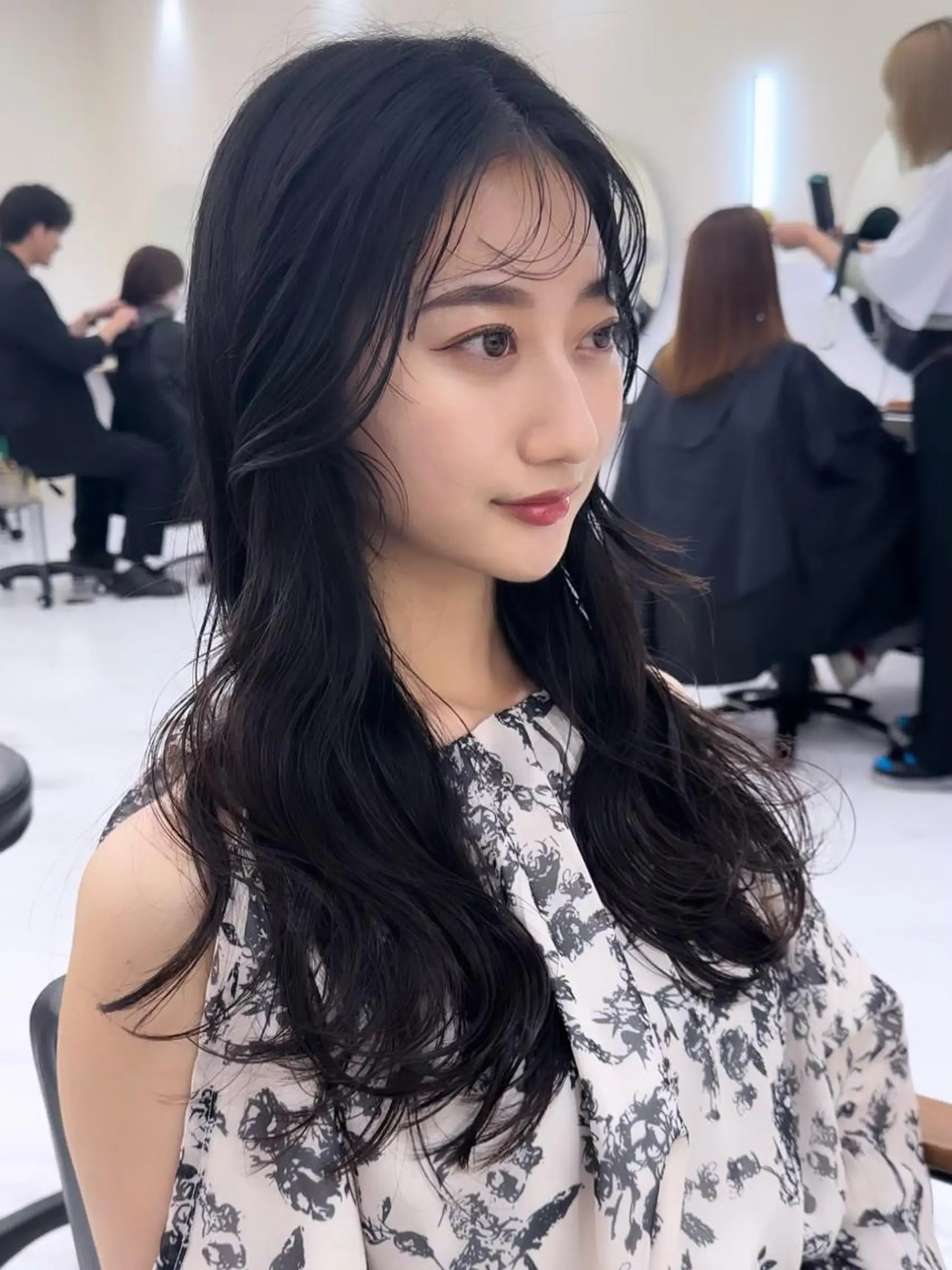 ロング カラー パーマ ヘアアレンジ ネイル マツエク・マツパ アイブロウ ベージュカラー 黒髪 ブリーチ ブルーカラー ブルーブラック ヘアカラー トリートメント ニシダヒカリ🌙 髪質改善×似合わせのヘアスタイル
