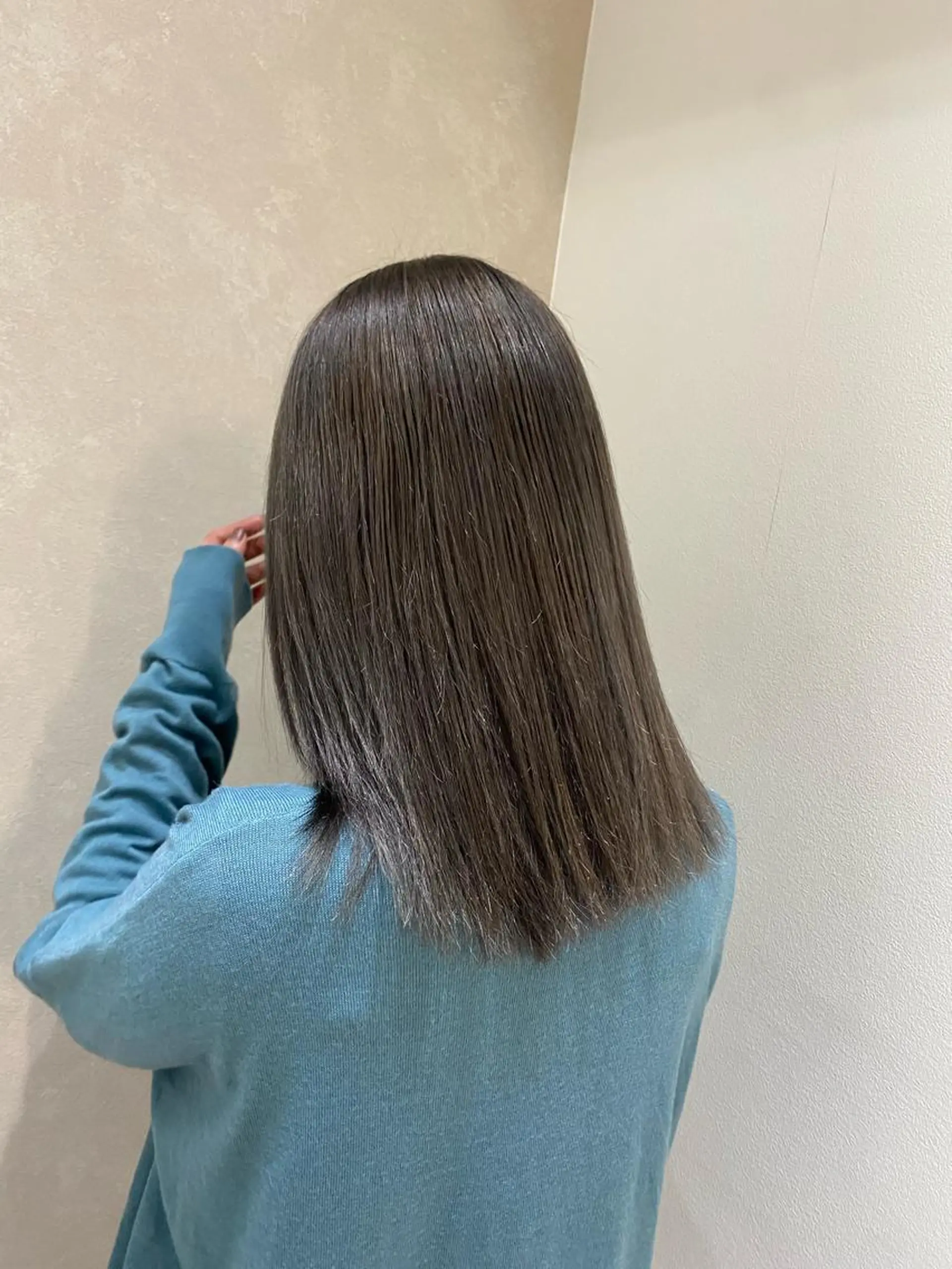 ミディアム カラー グレージュ シルバー シルバーグレージュ トリートメント HAZEL博多所属・杉村 一輝のヘアスタイル