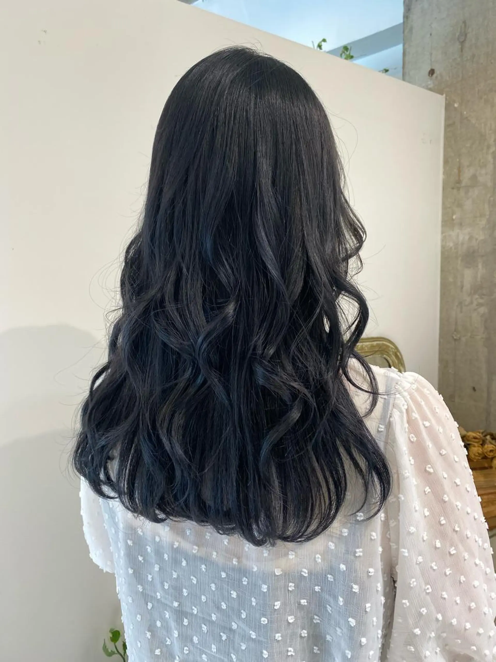 セミロング カラー 黒髪 ブルーカラー ブルーブラック ducha所属・DUCHA Tomida naoのヘアスタイル