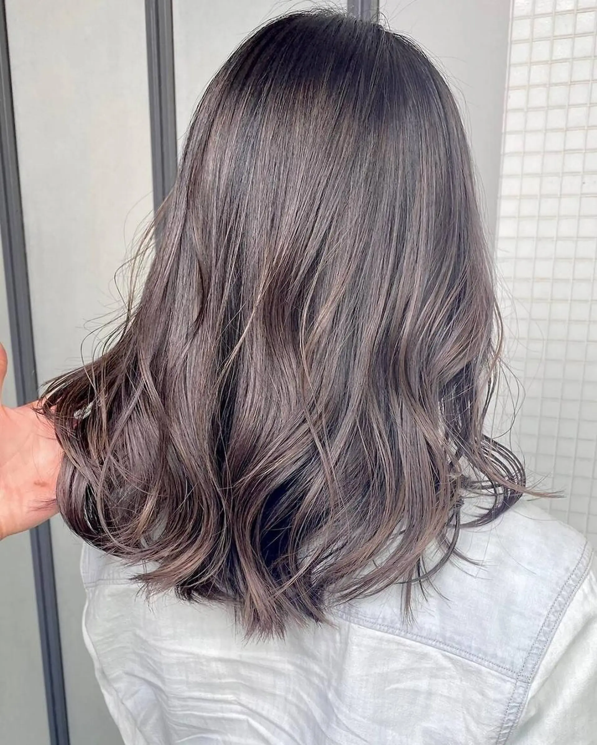 セミロング カット ヘアカラー トリートメント Flora by siestaのヘアスタイル