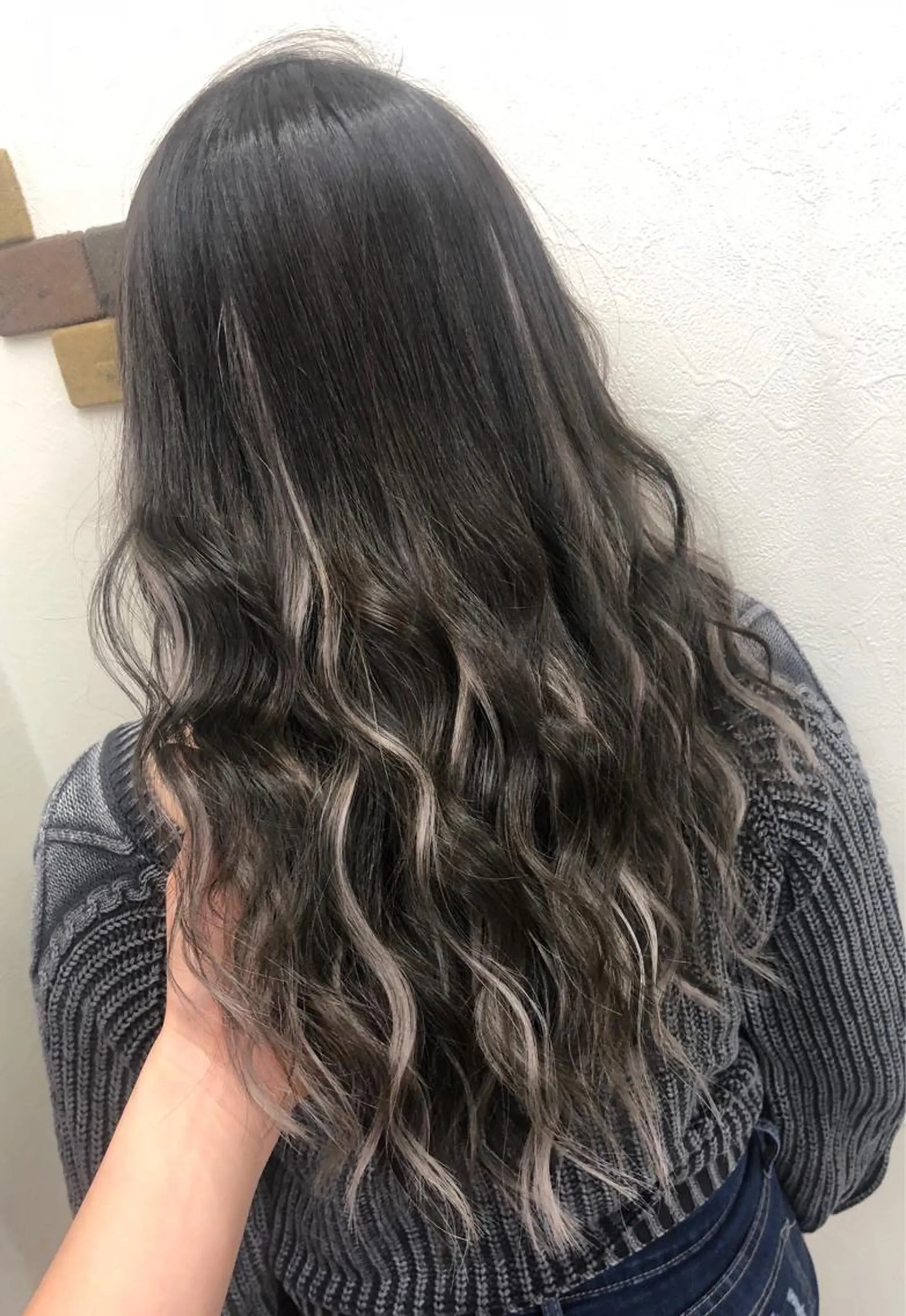 セミロング カラー シールエクステ ハイライトカラー エクステ ハイライト ヘアカラー トリートメント エクステ MAKO ❤️‍🔥NEXTのヘアスタイル