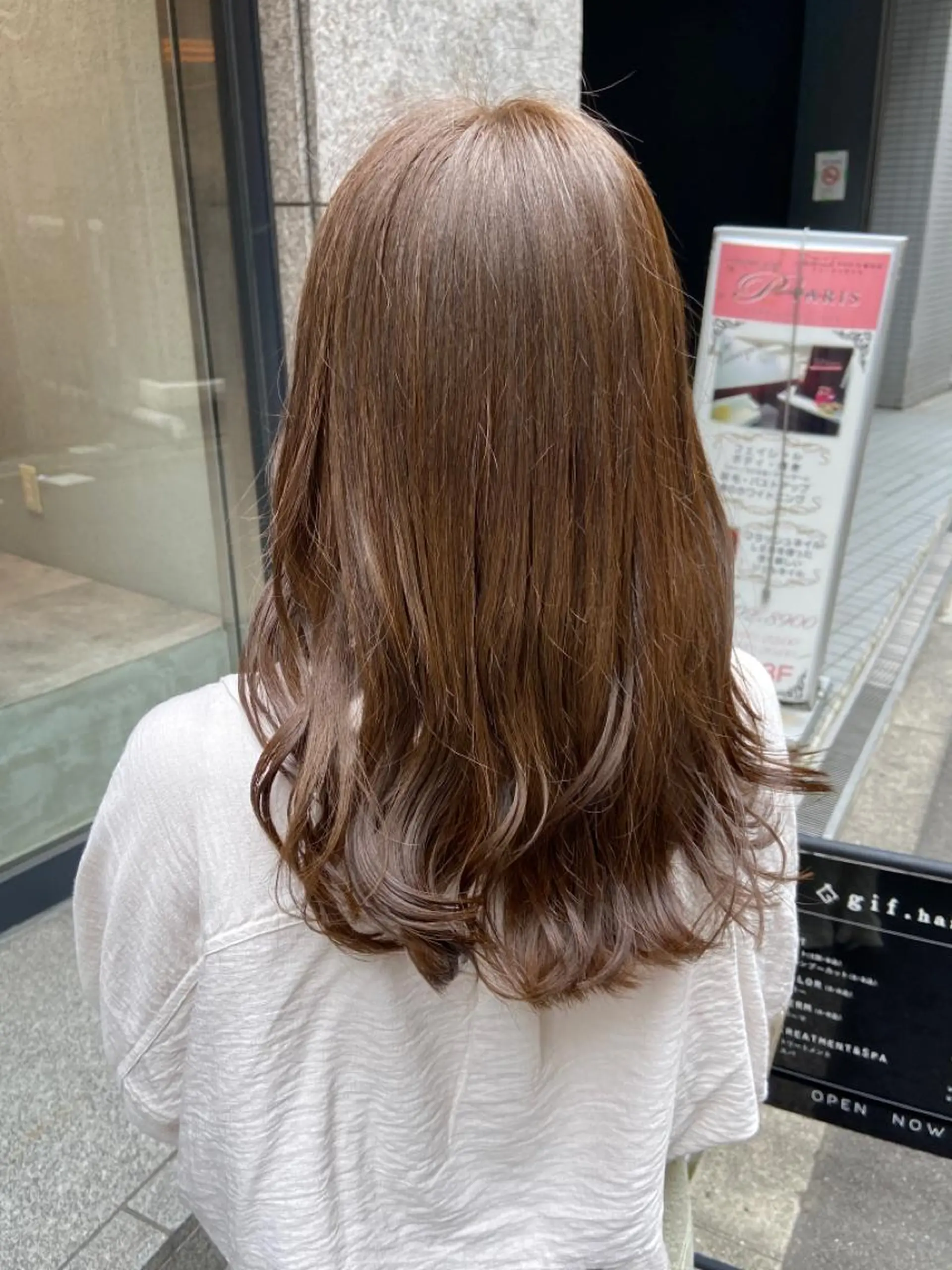 ロング カラー ベージュカラー オリーブベージュ カット ヘアカラー トリートメント ノイシキ サキのヘアスタイル