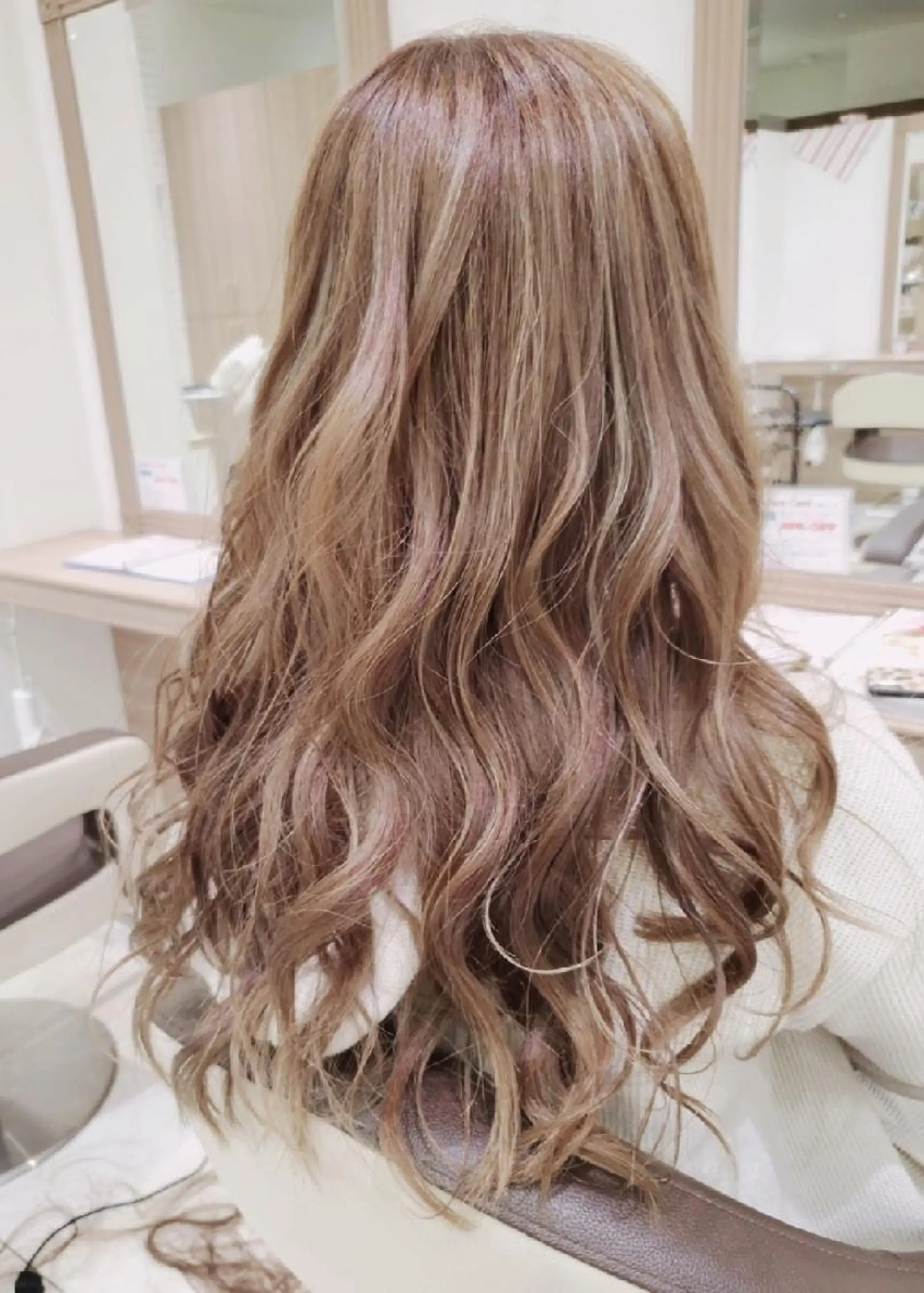 ロング カラー アッシュ ベージュカラー ブリーチ ハイライトカラー ハイライト 中村 和貴のヘアスタイル