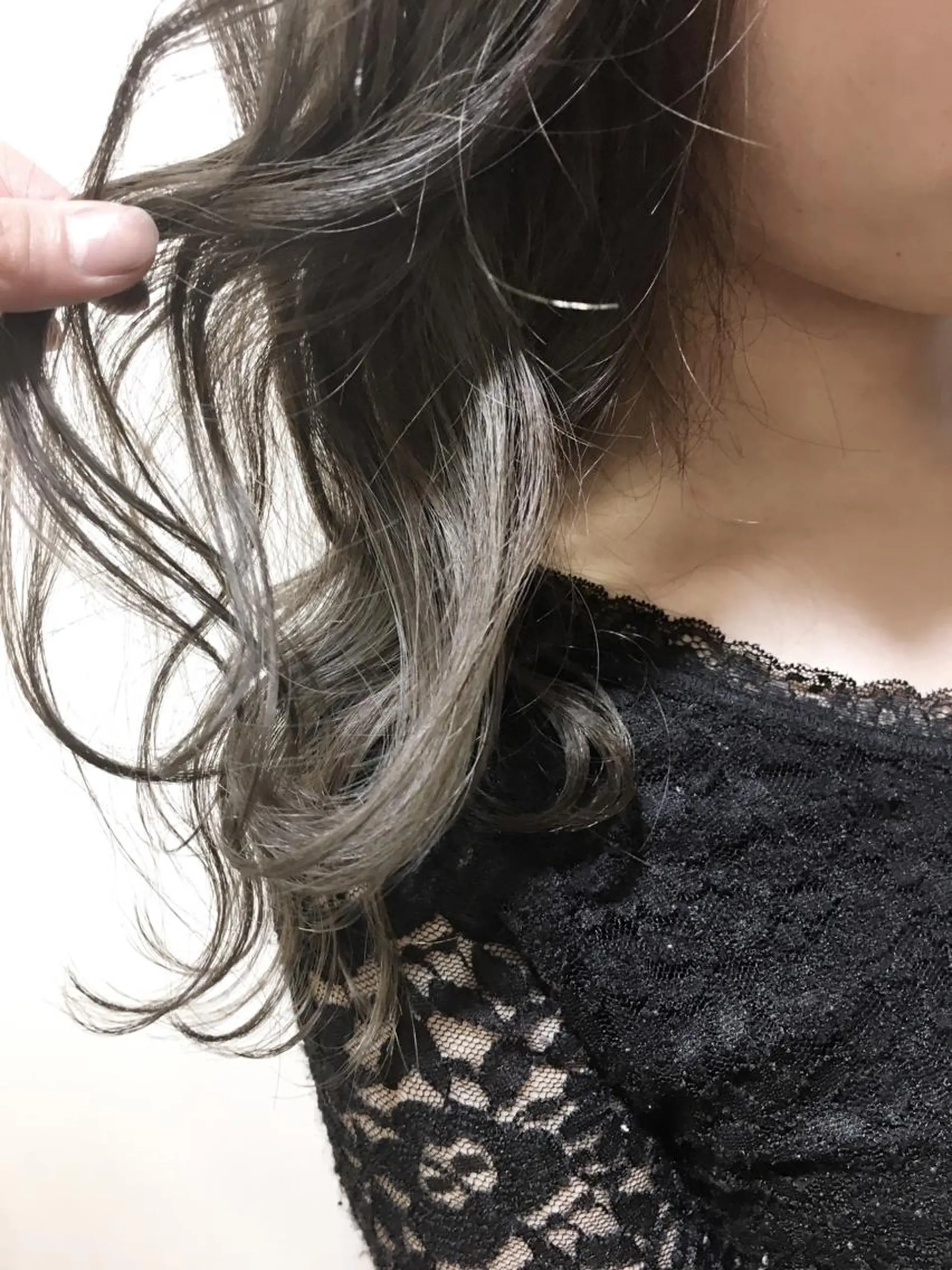 ロング カラー ダークシルバー グレージュ シルバー シルバーグレージュ ブリーチ無しカラー 👑店長　平松　由のヘアスタイル