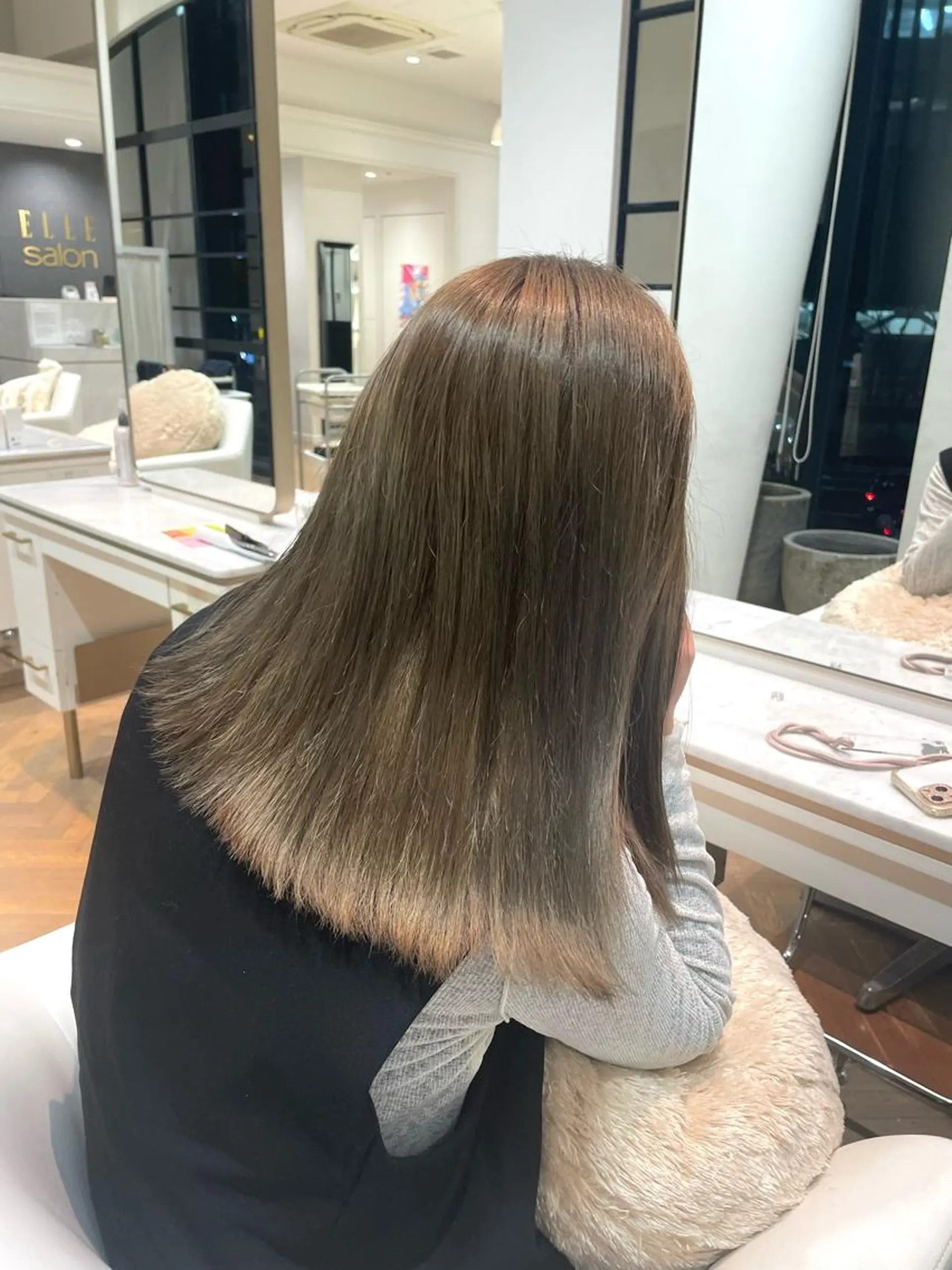ミディアム カラー ELLE salon サエのヘアスタイル