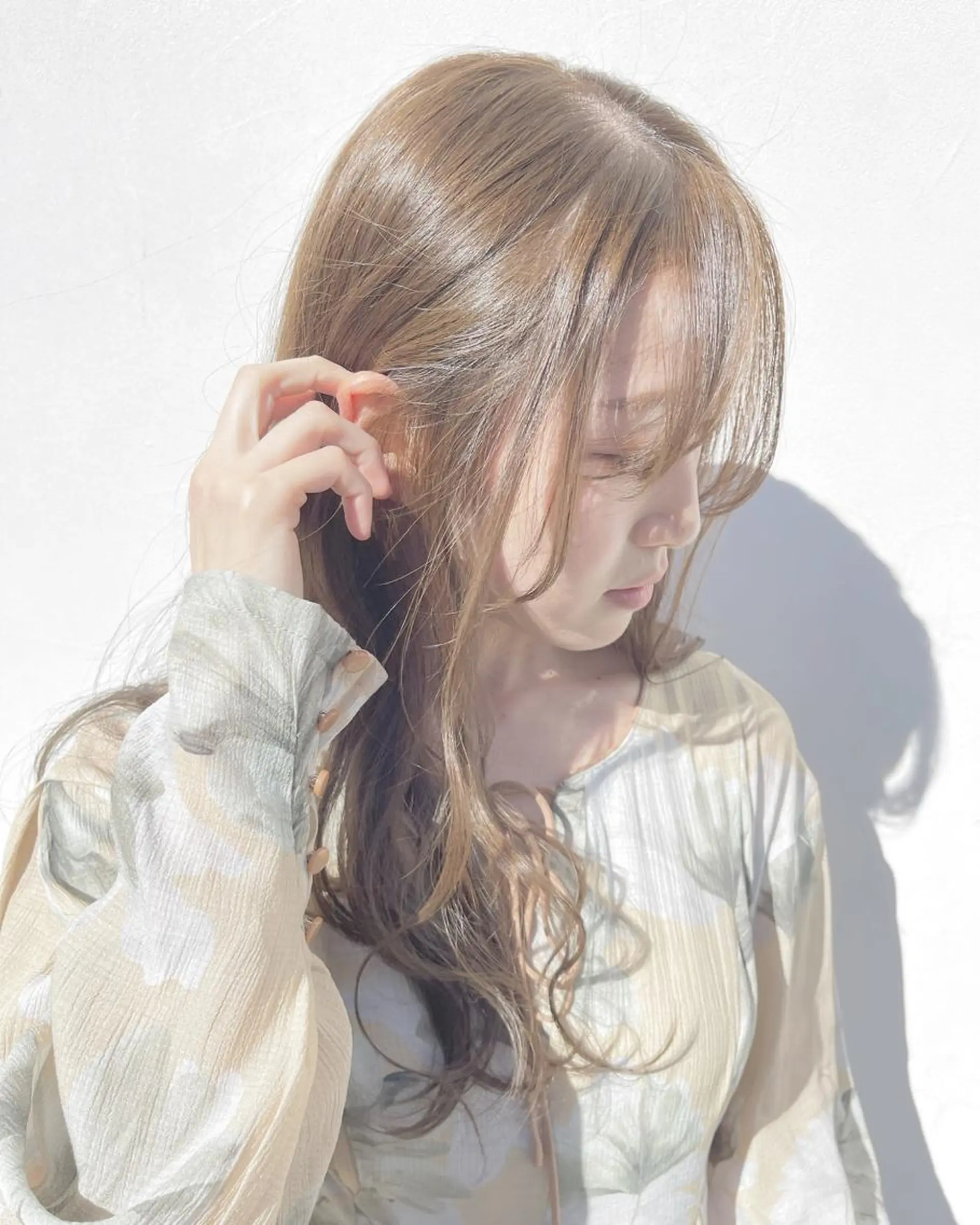 ロング カラー ベージュカラー オリーブベージュ ロング 剣持友希/高崎 /ディレクターのヘアスタイル