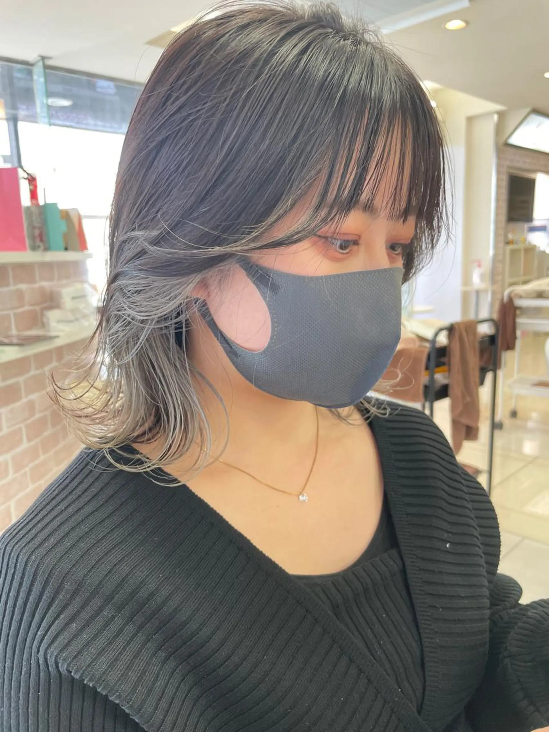 カラー ベージュカラー イヤリングカラー グレージュ インナーカラー ホワイトベージュ 【髪風船】上大岡店所属・齋藤 尋真のヘアスタイル