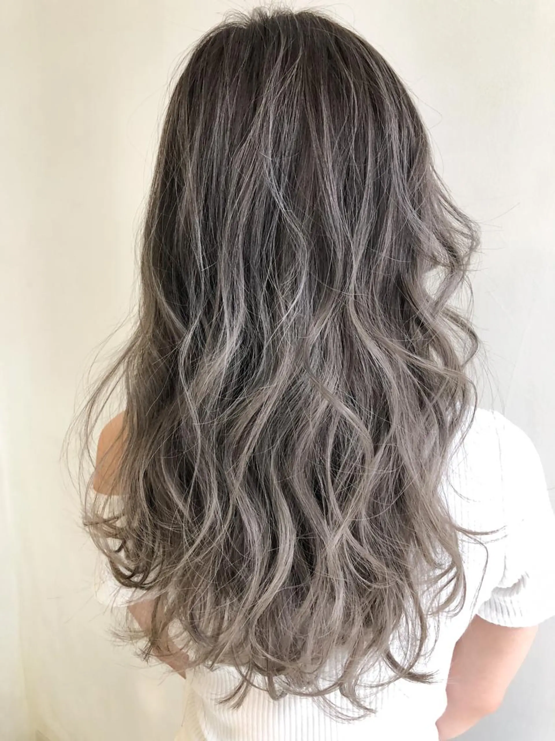 セミロング カラー グラデーションカラー ハイライトカラー ハイライト WONK. ウォンク 心斎橋のヘアスタイル
