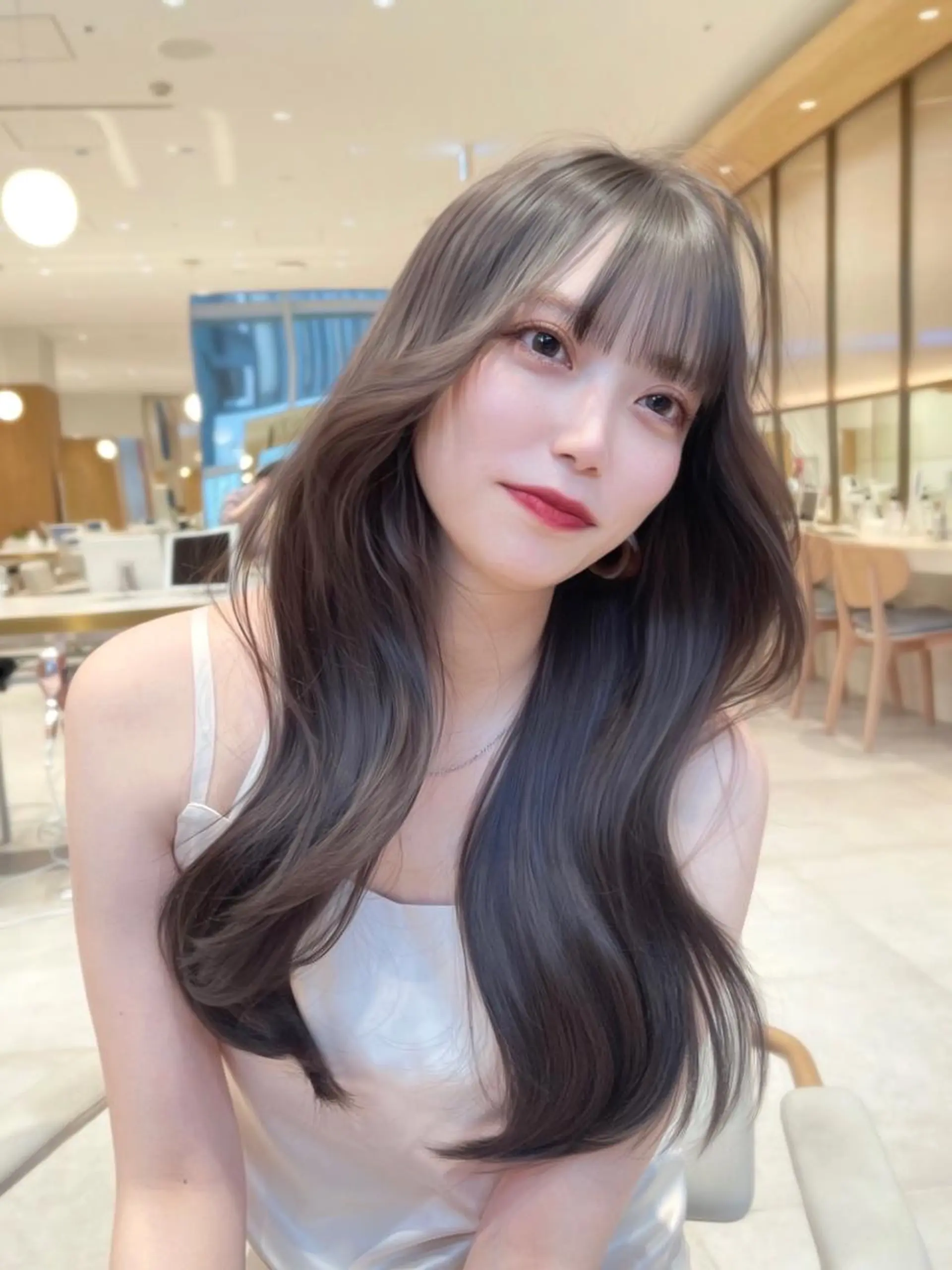 セミロング くびれヘア レイヤーカット 似合わせカット 小顔カット カット ヘアカラー トリートメント ボブパーマ ウルフパーマのヘアスタイル
