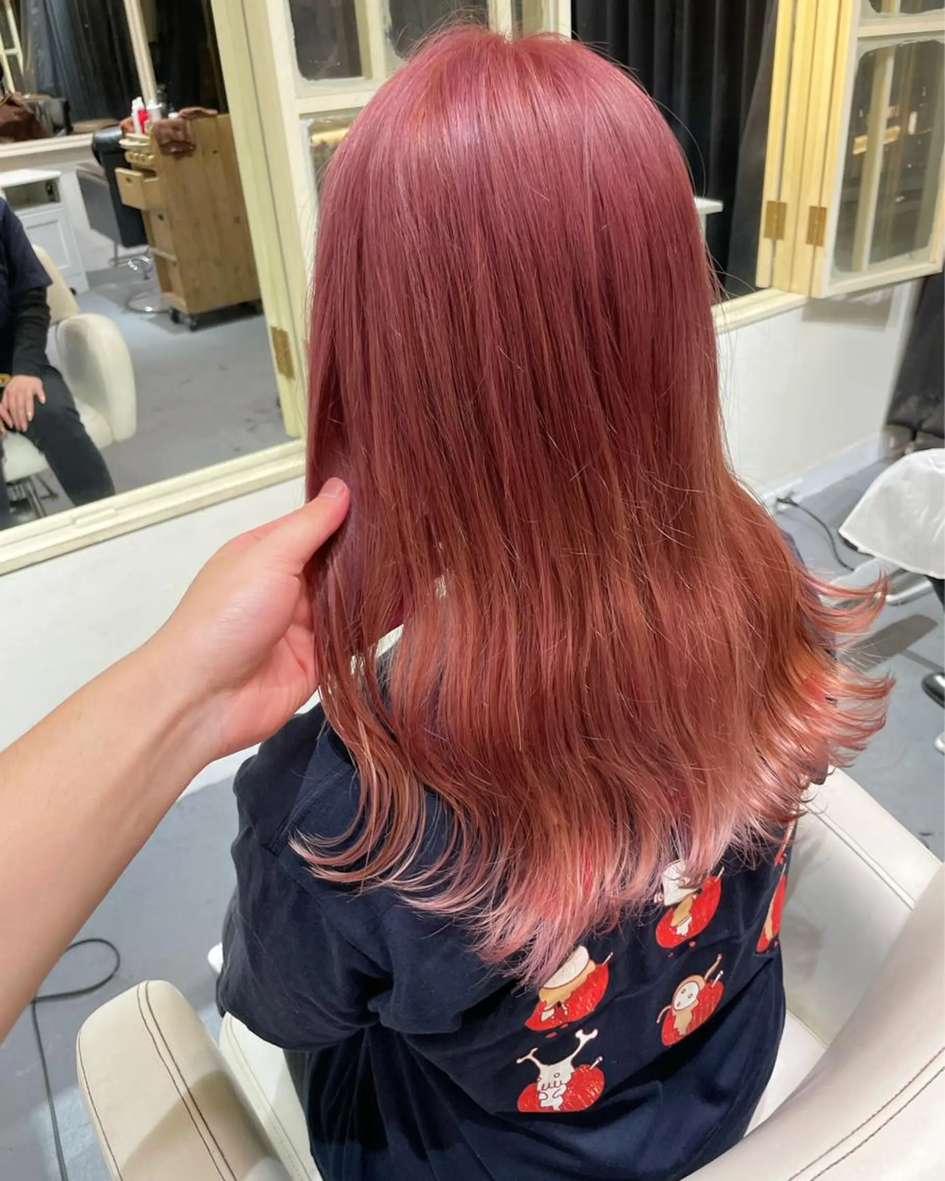 セミロング カラー ブリーチ ピンクカラー ヘアカラー ぱつっとボブ 古家 佑真のヘアスタイル