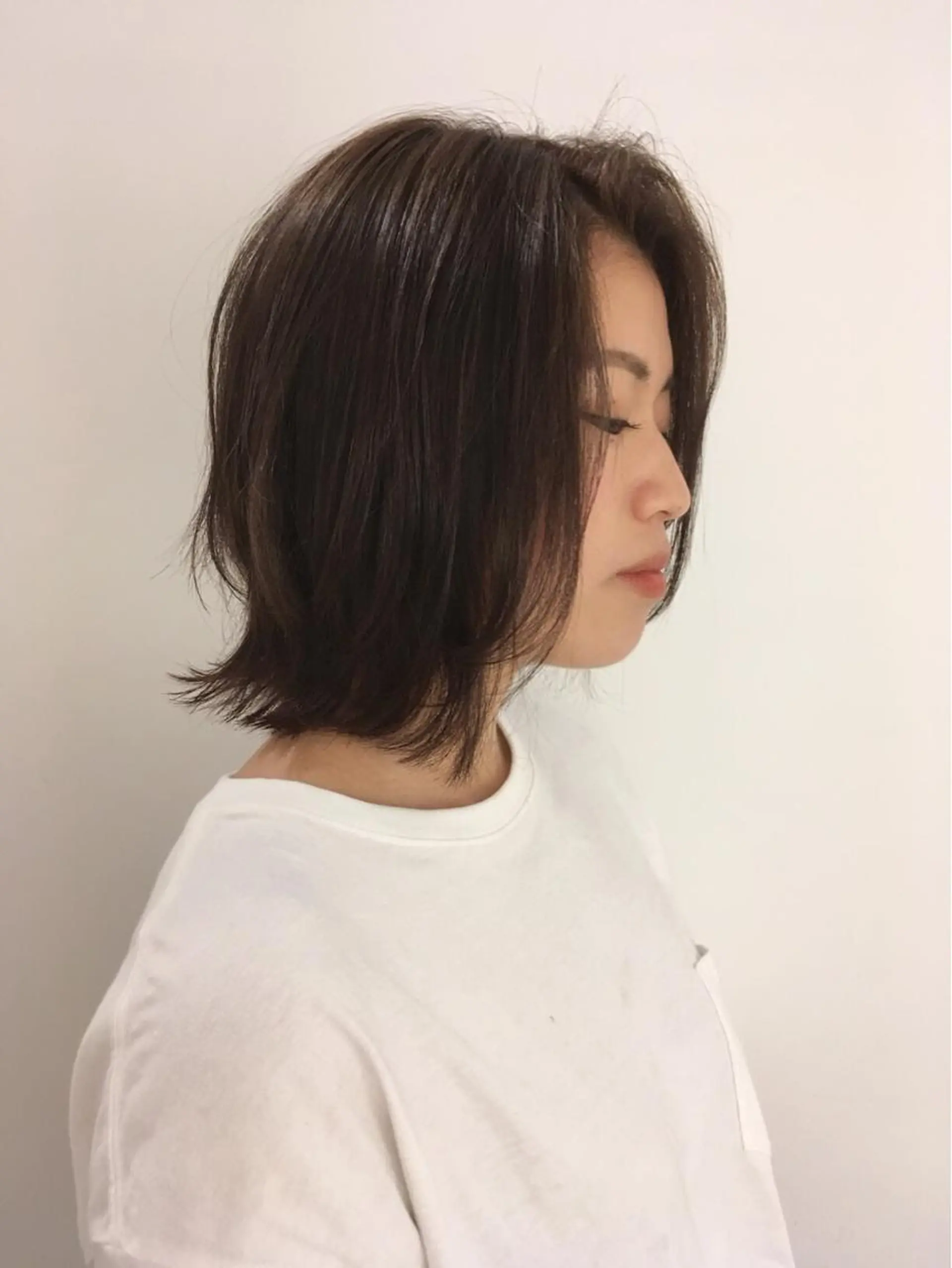ミディアム カット ヘアカラー ヨナイ チヒロのヘアスタイル