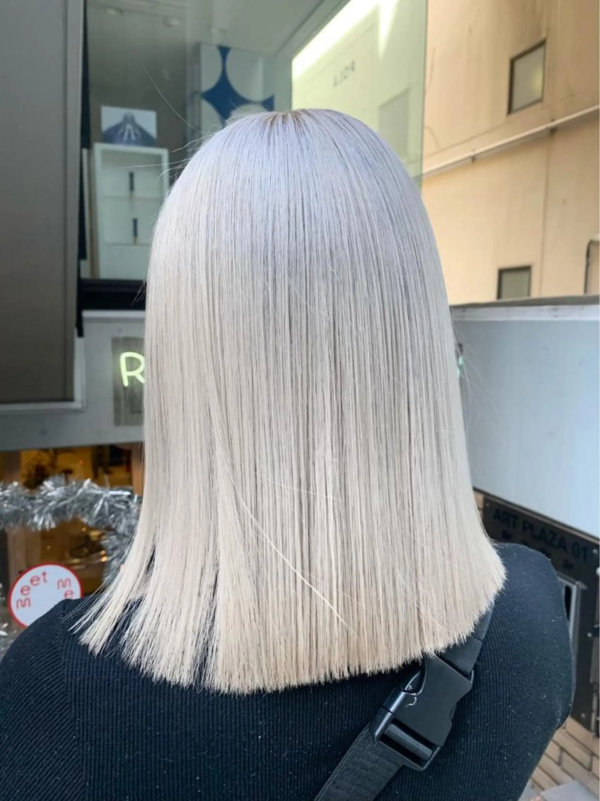 ミディアム LAFF難波店所属・ブリーチ縮毛矯正 モデルLAFFYuiのヘアスタイル