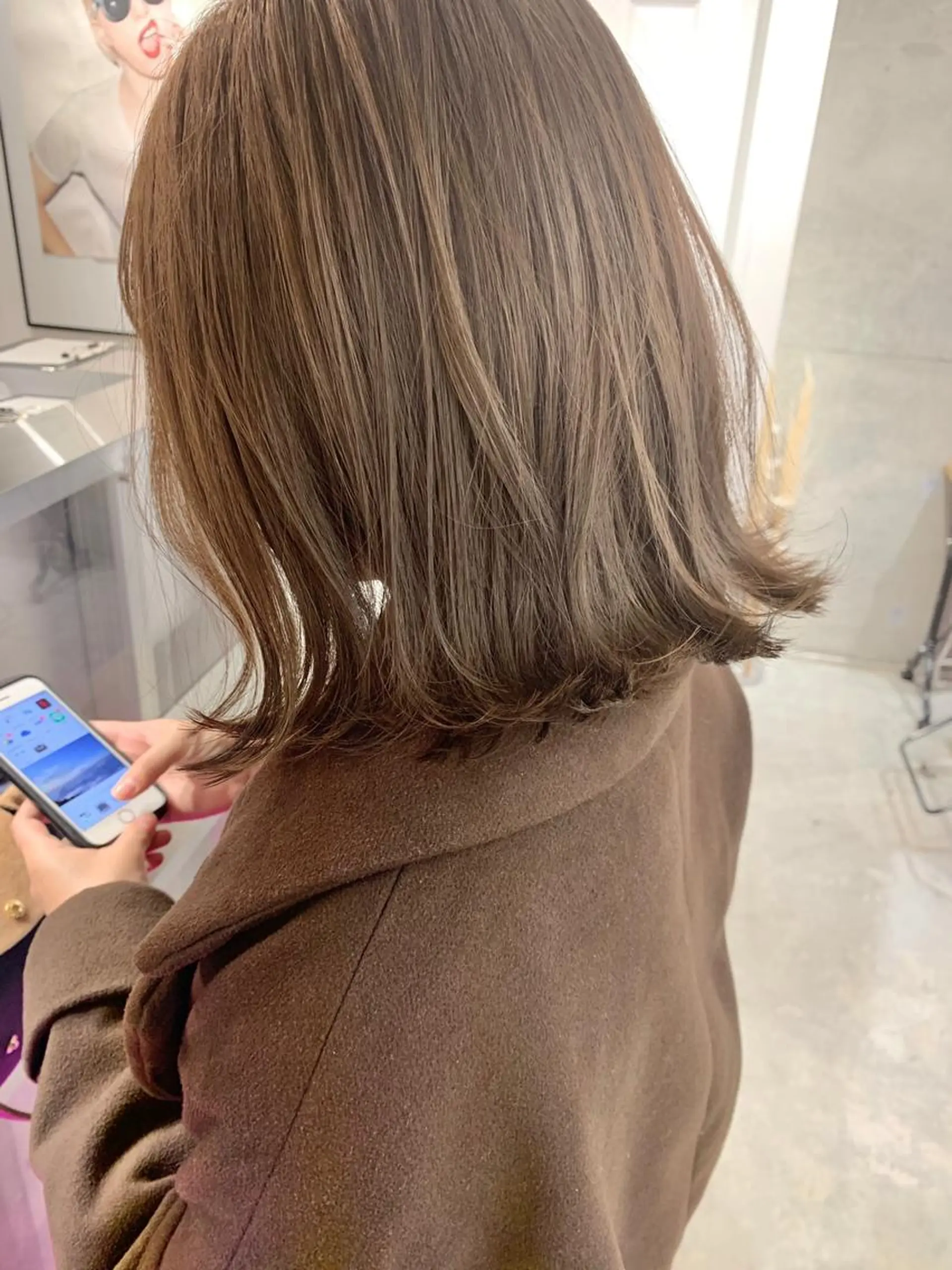 ショート カラー ブリーチ グレージュ ブリーチなしカラー カット ヘアカラー トリートメント 艶髪ハイトーンカラー 💘kazueのヘアスタイル