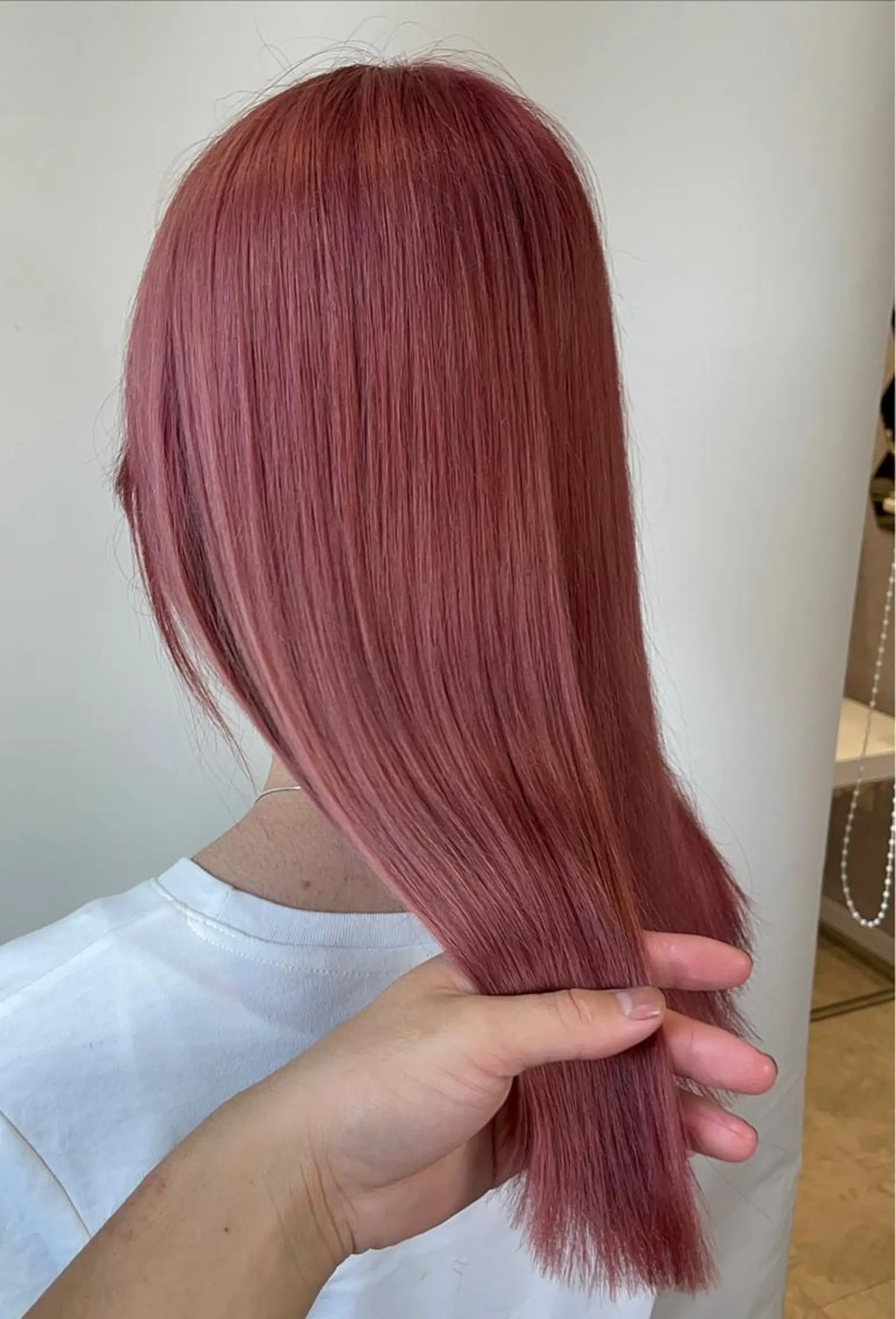 セミロング カラー ピンクカラー Taku ／ケアハイトーンのヘアスタイル